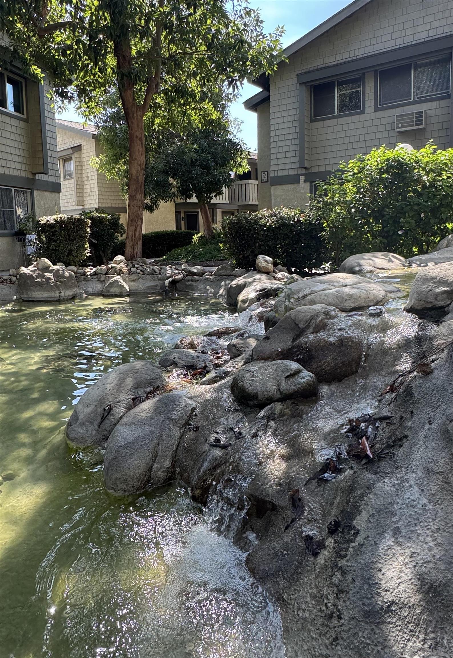 Detail Gallery Image 4 of 9 For 960 E Bonita Ave  #52,  Pomona,  CA 91767 - 1 Beds | 1 Baths