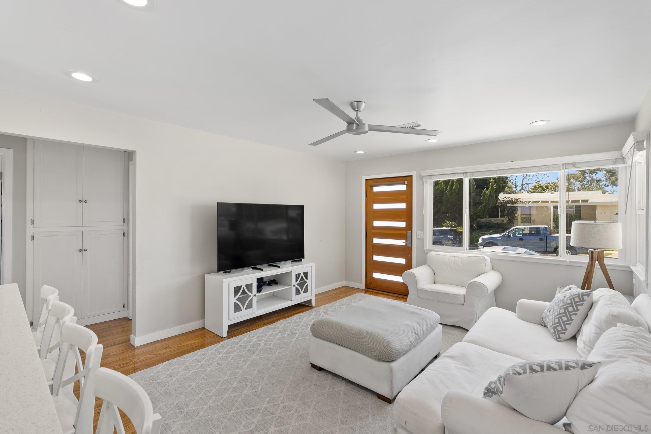 Detail Gallery Image 4 of 13 For 3635  Tomahawk, San Diego,  CA 92117 - 3 Beds | 2 Baths