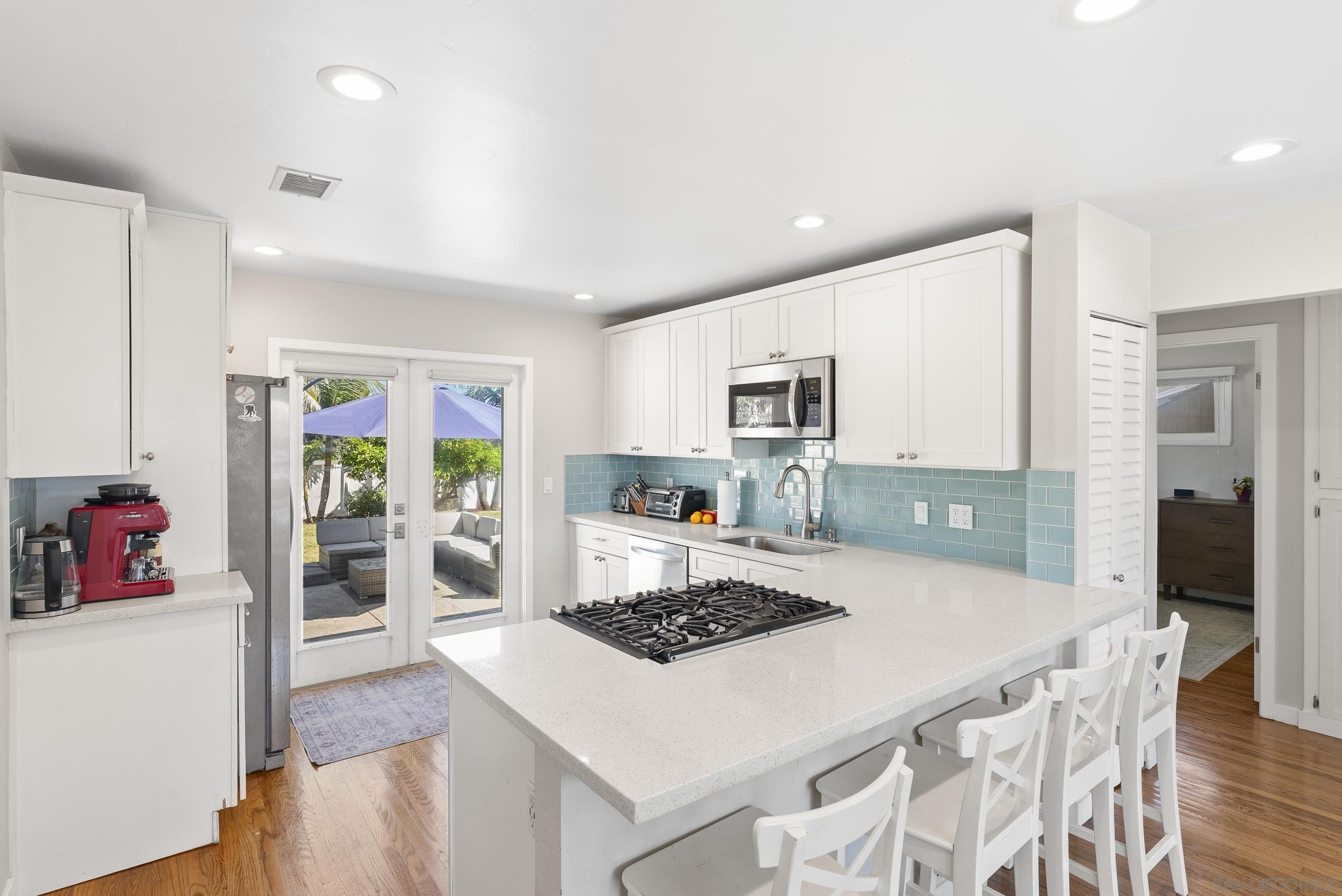 Detail Gallery Image 5 of 13 For 3635  Tomahawk, San Diego,  CA 92117 - 3 Beds | 2 Baths