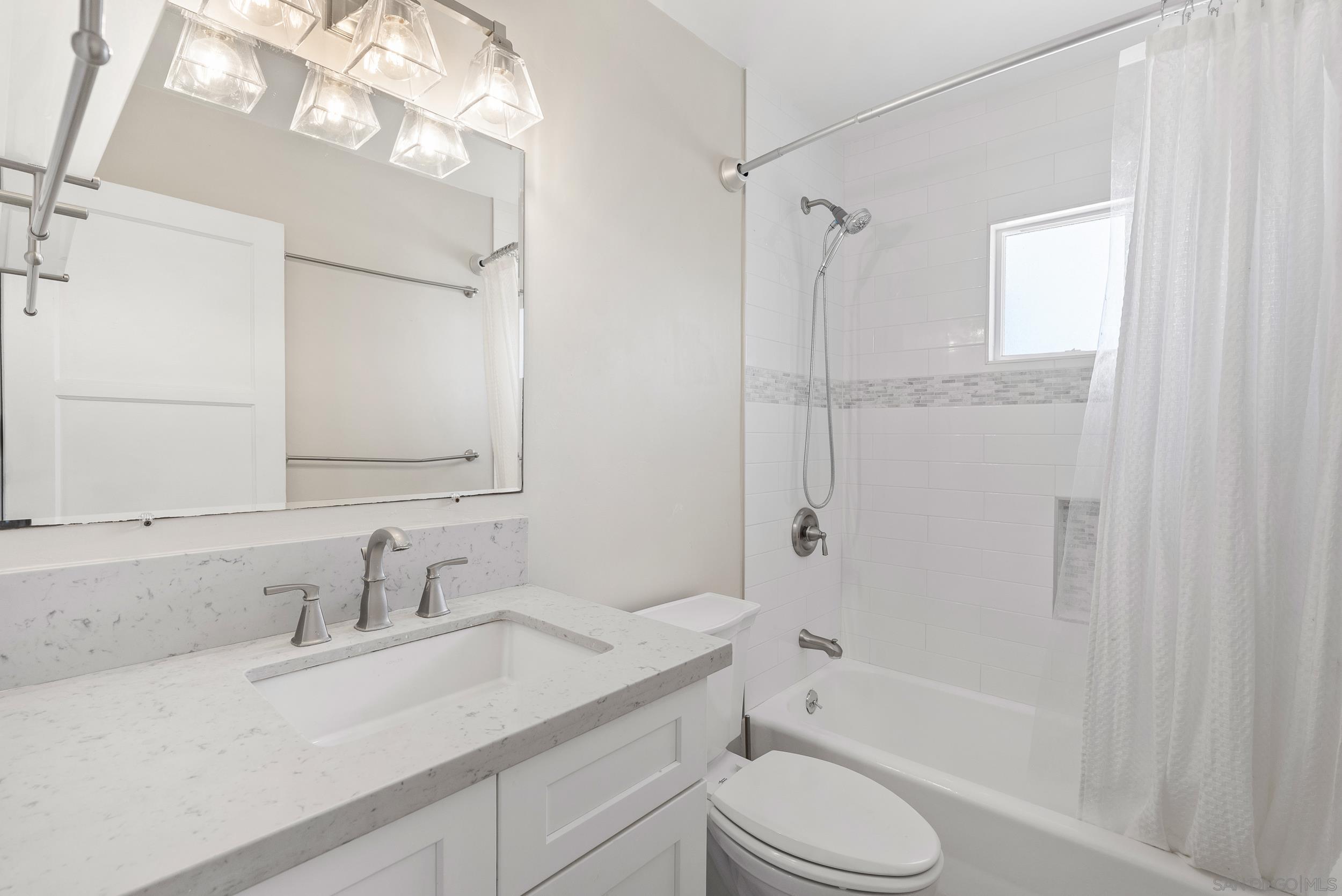 Detail Gallery Image 10 of 13 For 3635  Tomahawk, San Diego,  CA 92117 - 3 Beds | 2 Baths