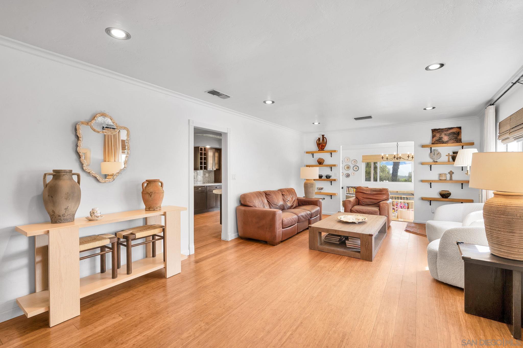 Detail Gallery Image 11 of 50 For 214  Kens, El Cajon,  CA 92021 - 4 Beds | 3 Baths