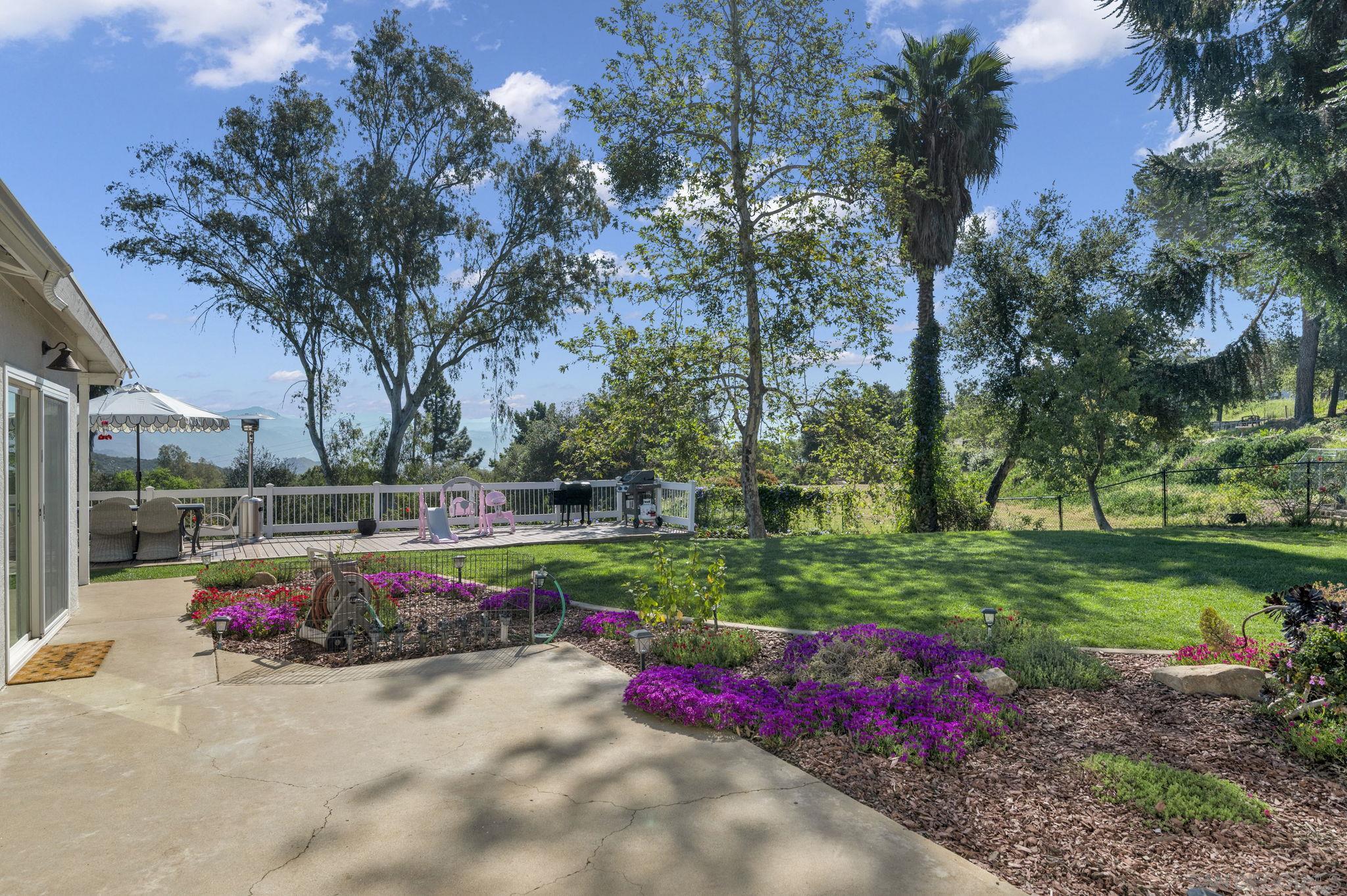 Detail Gallery Image 5 of 50 For 214  Kens, El Cajon,  CA 92021 - 4 Beds | 3 Baths