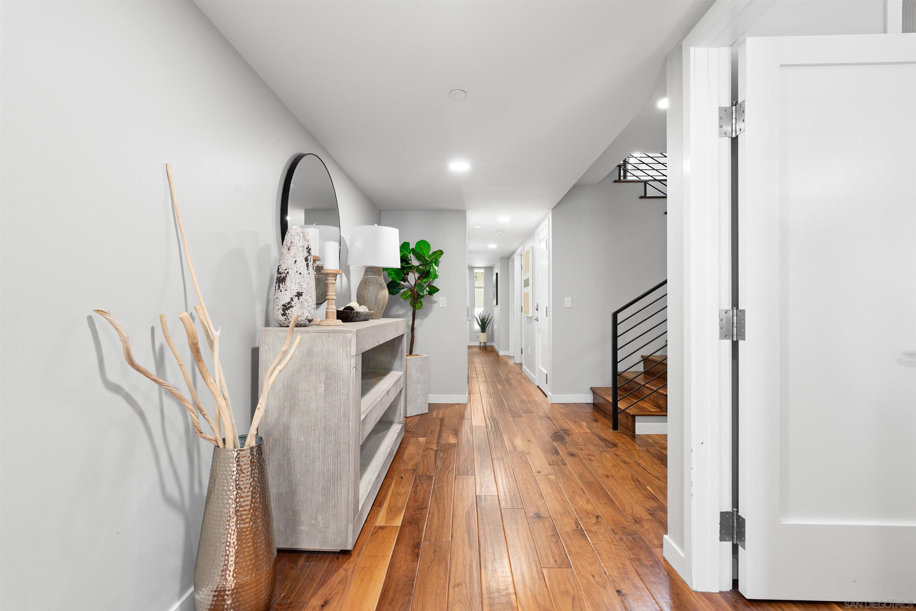 Detail Gallery Image 11 of 49 For 215  2nd St  #101,  Encinitas,  CA 92024 - 4 Beds | 2/1 Baths