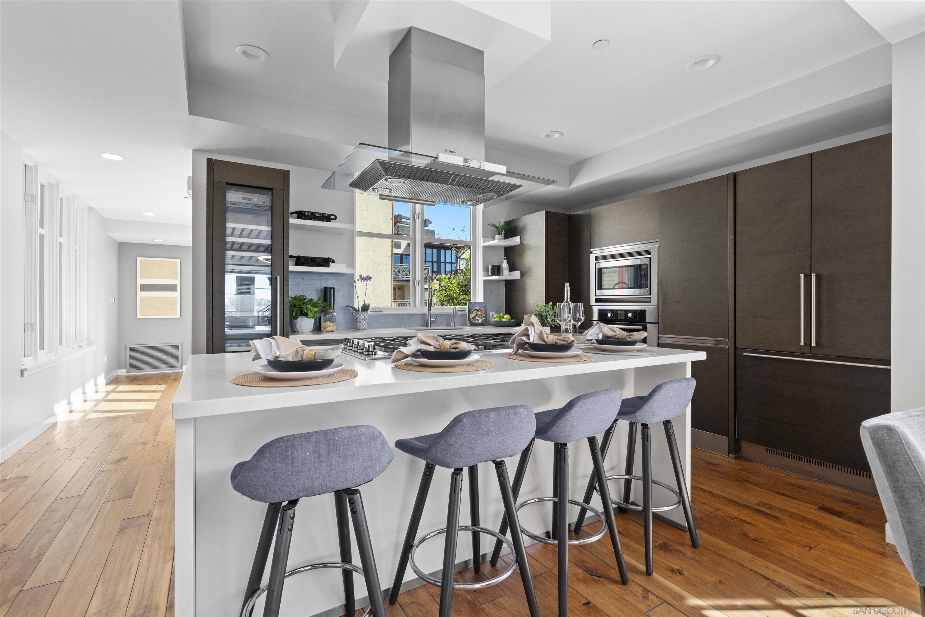 Detail Gallery Image 3 of 49 For 215  2nd St  #101,  Encinitas,  CA 92024 - 4 Beds | 2/1 Baths