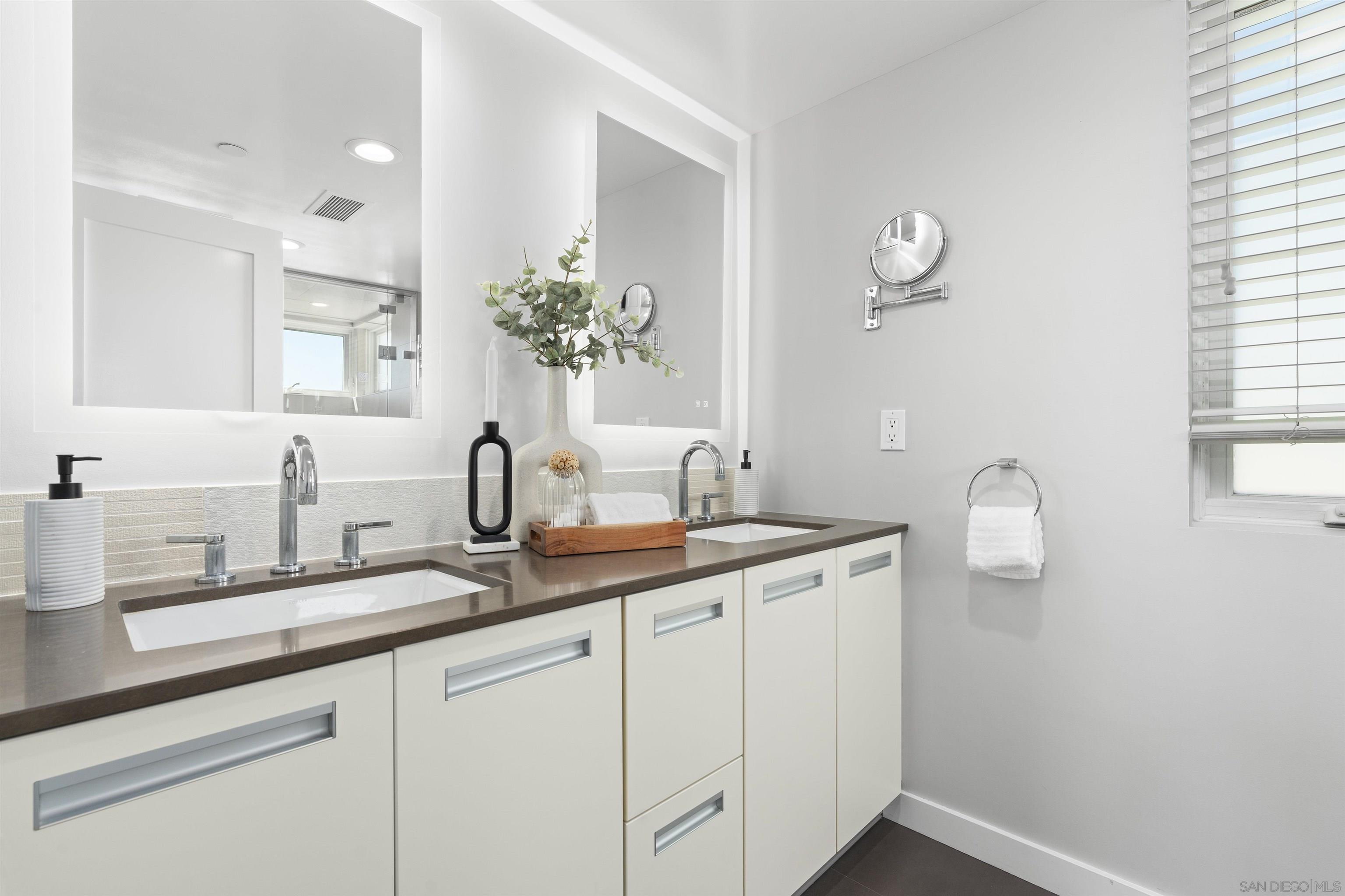 Detail Gallery Image 27 of 49 For 215  2nd St  #101,  Encinitas,  CA 92024 - 4 Beds | 2/1 Baths