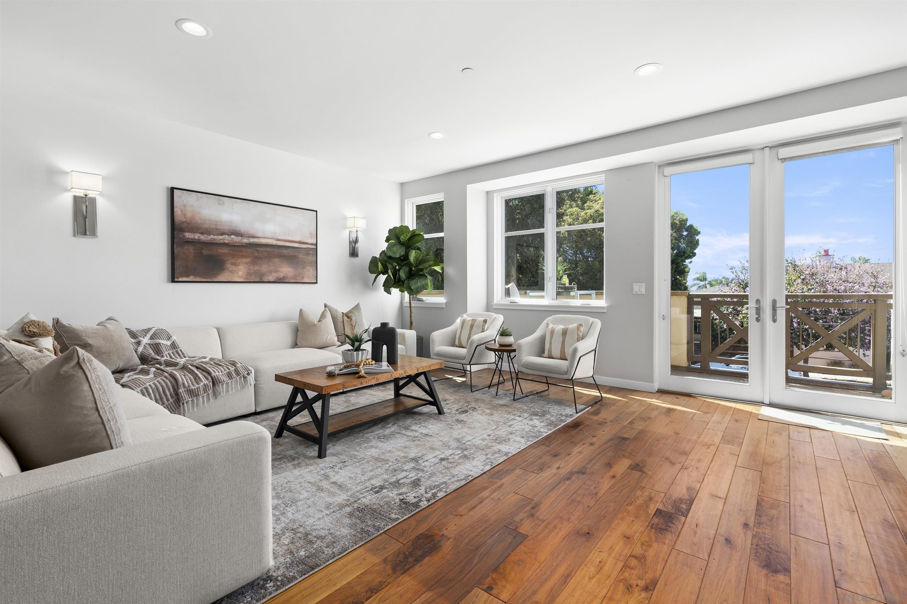 Detail Gallery Image 5 of 49 For 215  2nd St  #101,  Encinitas,  CA 92024 - 4 Beds | 2/1 Baths