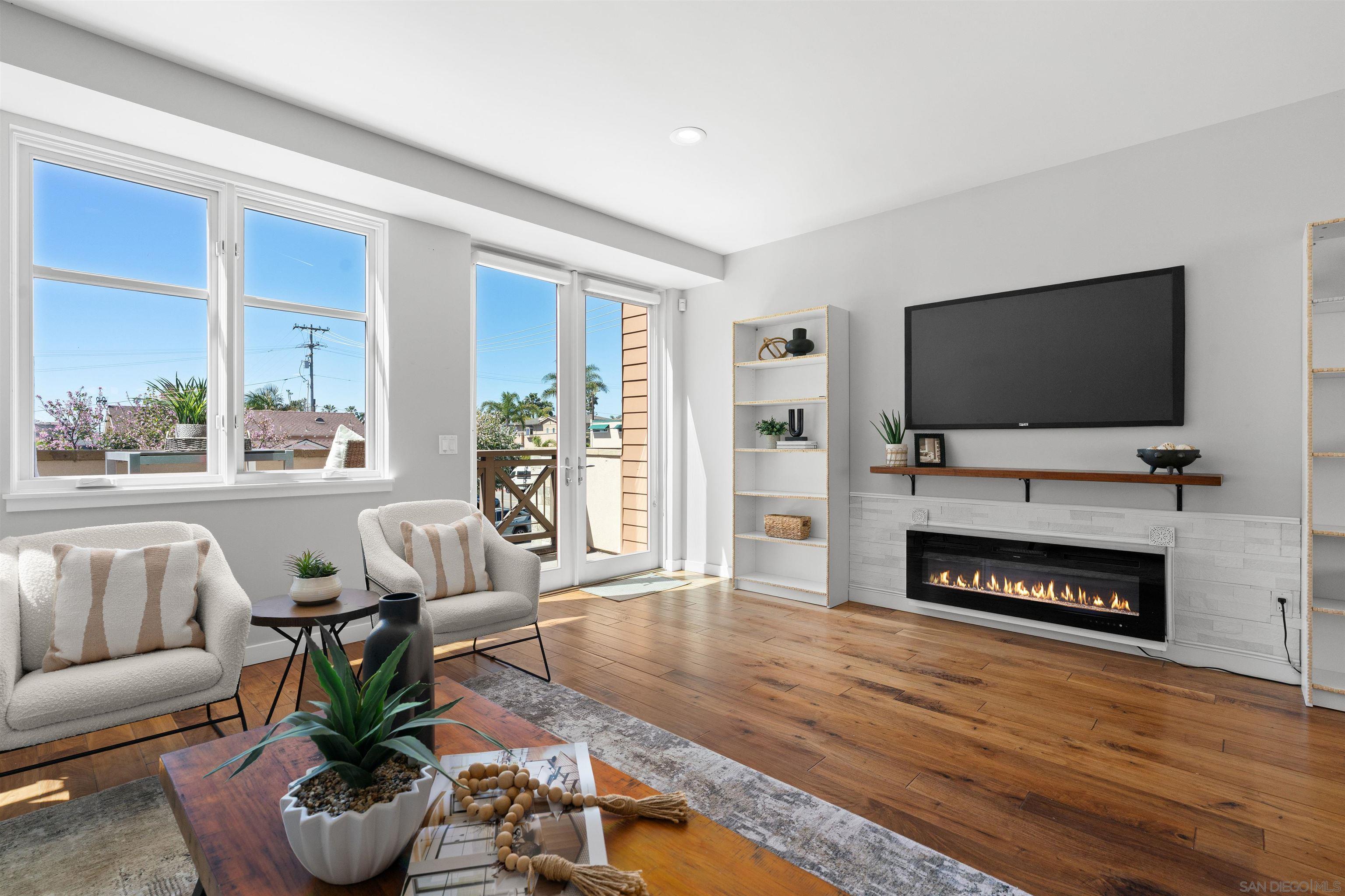Detail Gallery Image 6 of 49 For 215  2nd St  #101,  Encinitas,  CA 92024 - 4 Beds | 2/1 Baths