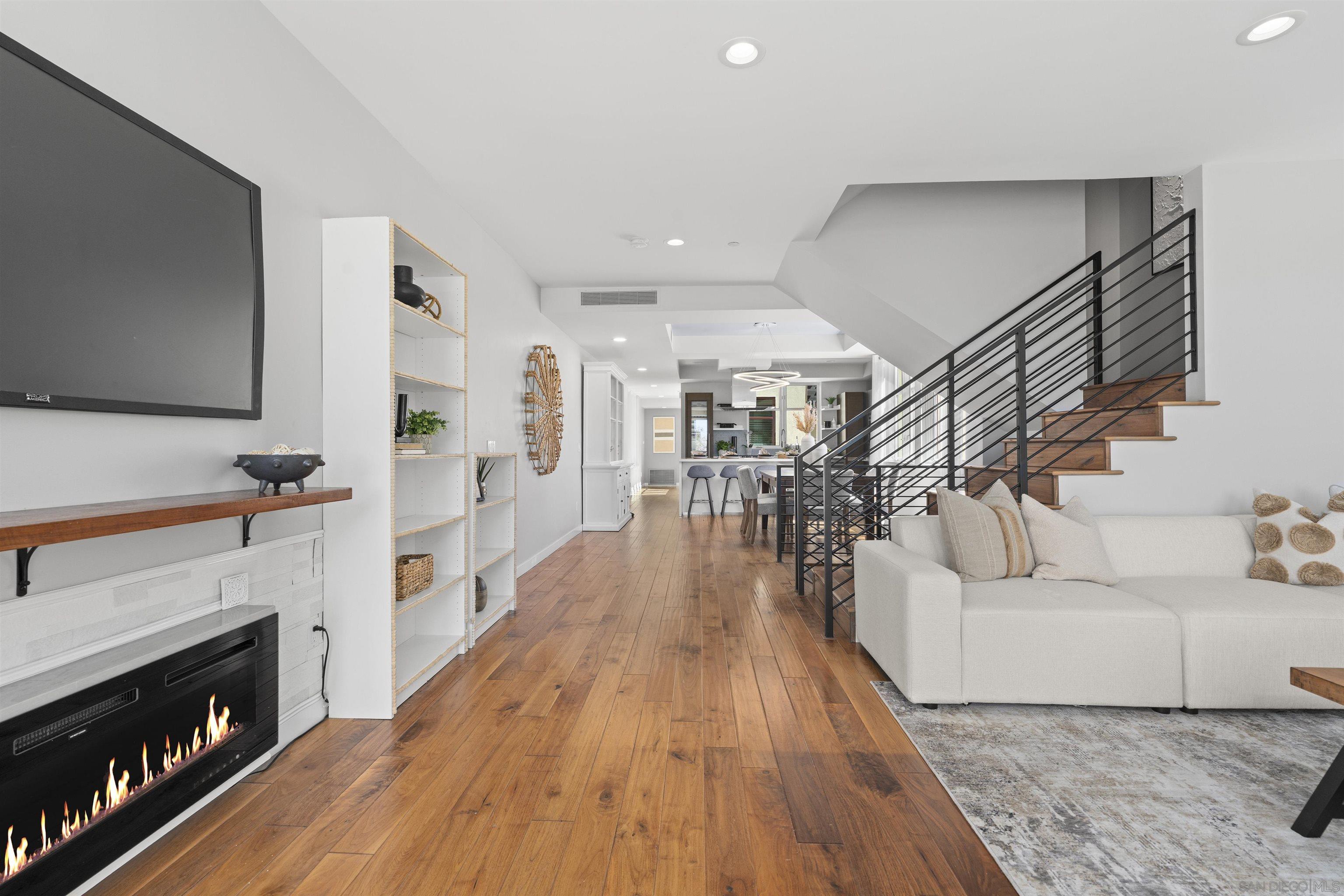 Detail Gallery Image 9 of 49 For 215  2nd St  #101,  Encinitas,  CA 92024 - 4 Beds | 2/1 Baths