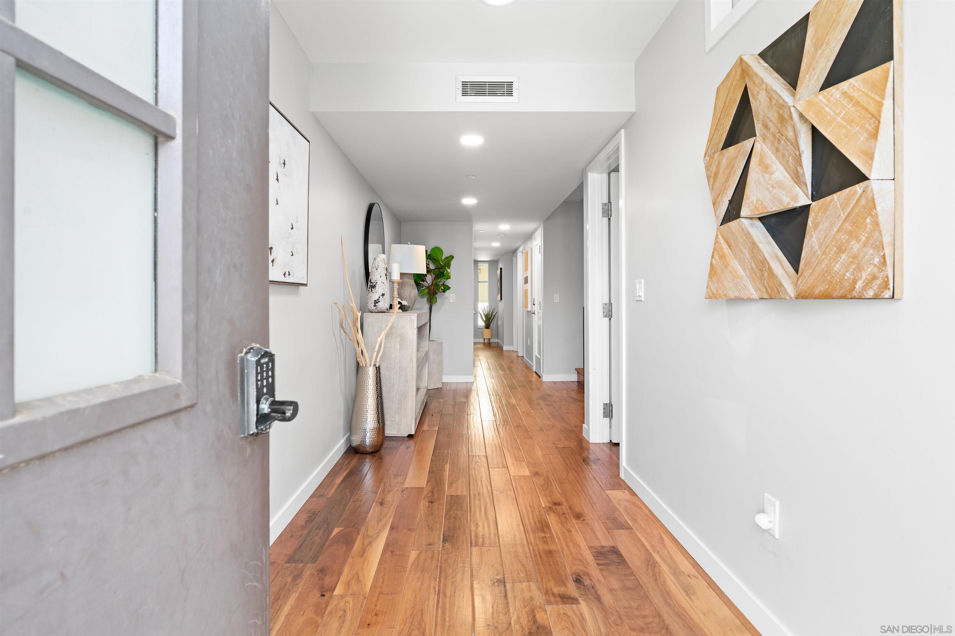 Detail Gallery Image 10 of 49 For 215  2nd St  #101,  Encinitas,  CA 92024 - 4 Beds | 2/1 Baths