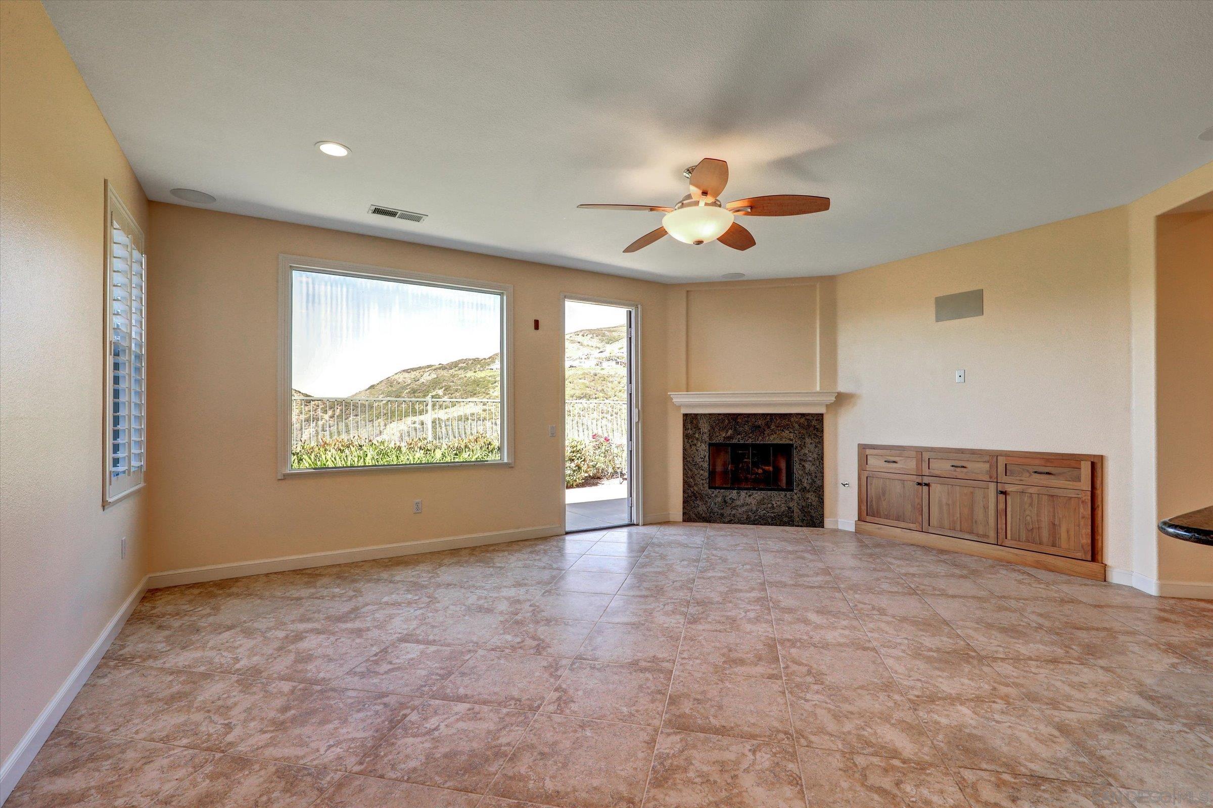 Detail Gallery Image 17 of 32 For 1648  Sagewood Way, San Marcos,  CA 92078 - 4 Beds | 3 Baths