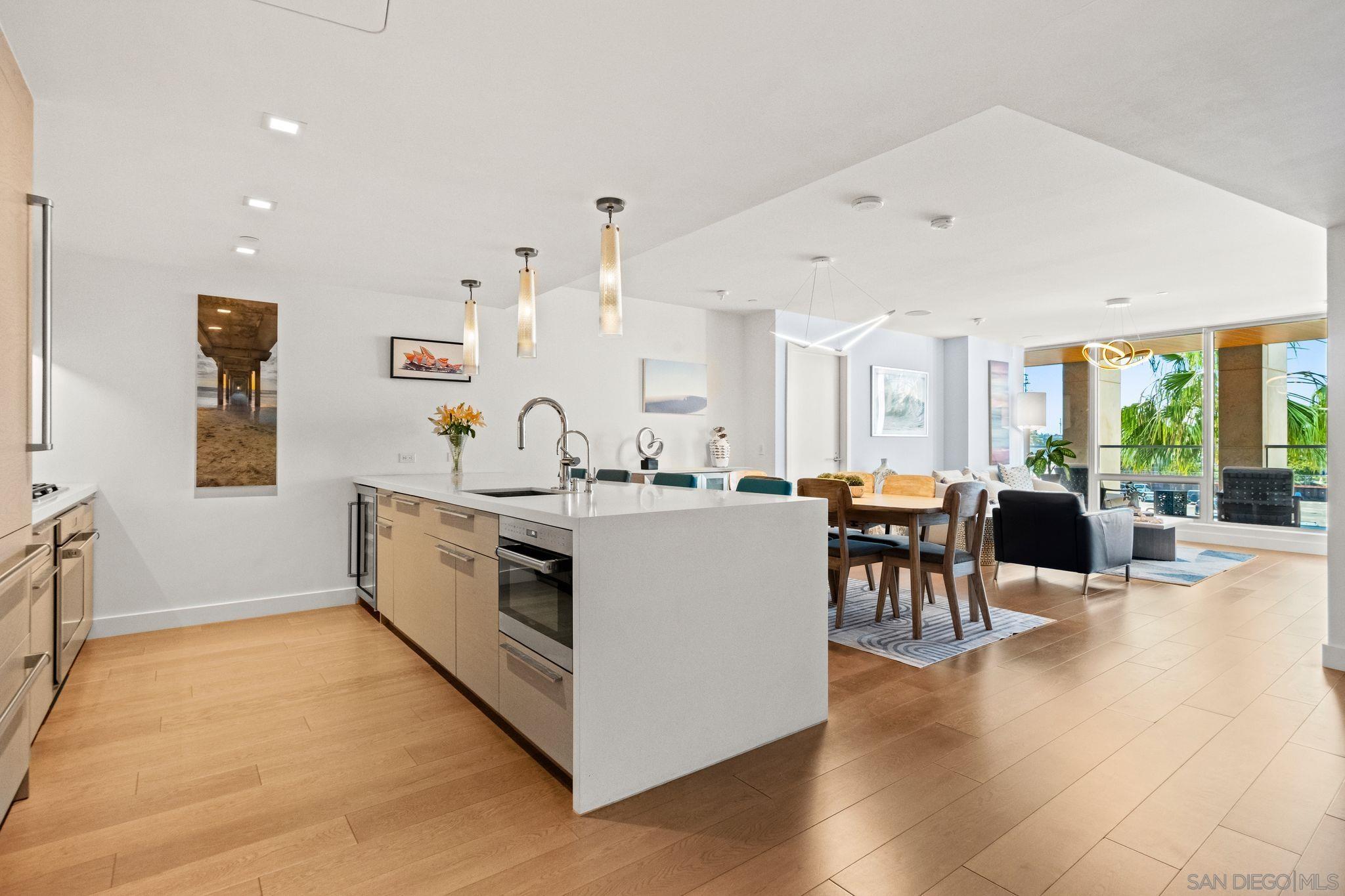 Detail Gallery Image 2 of 67 For 888 W E Street  #307,  San Diego,  CA 92101 - 2 Beds | 2 Baths