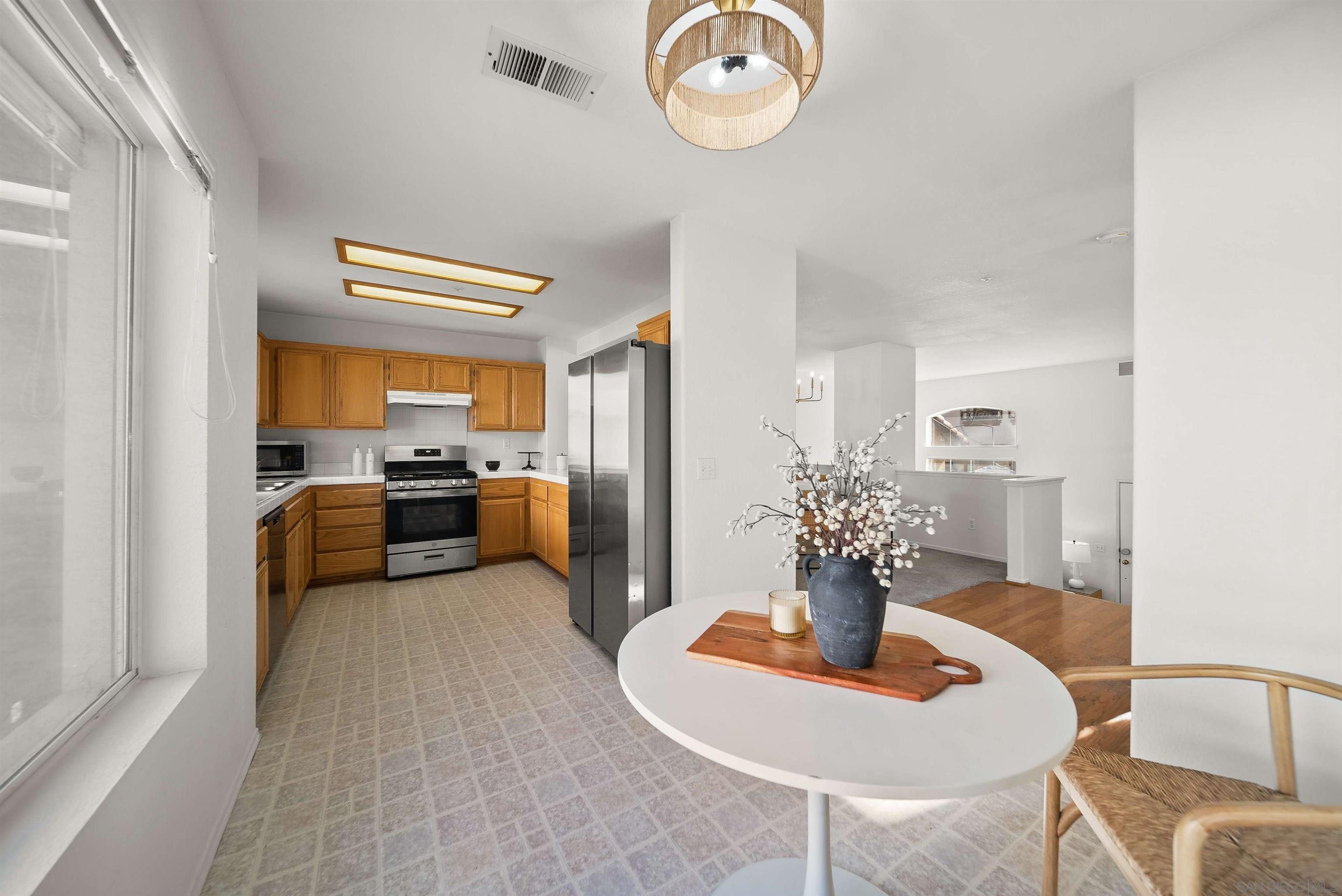 Detail Gallery Image 11 of 26 For 10206  Wateridge Cir  #159,  San Diego,  CA 92121 - 3 Beds | 2/1 Baths