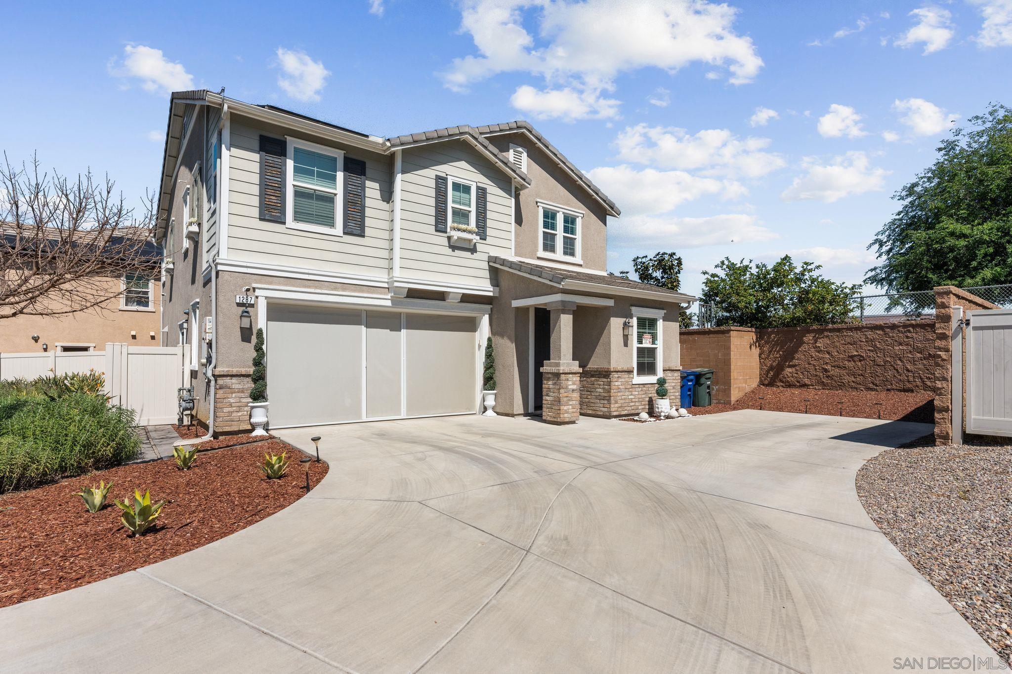 Detail Gallery Image 2 of 40 For 1287  White Oak Court, El Cajon,  CA 92020 - 4 Beds | 2/1 Baths