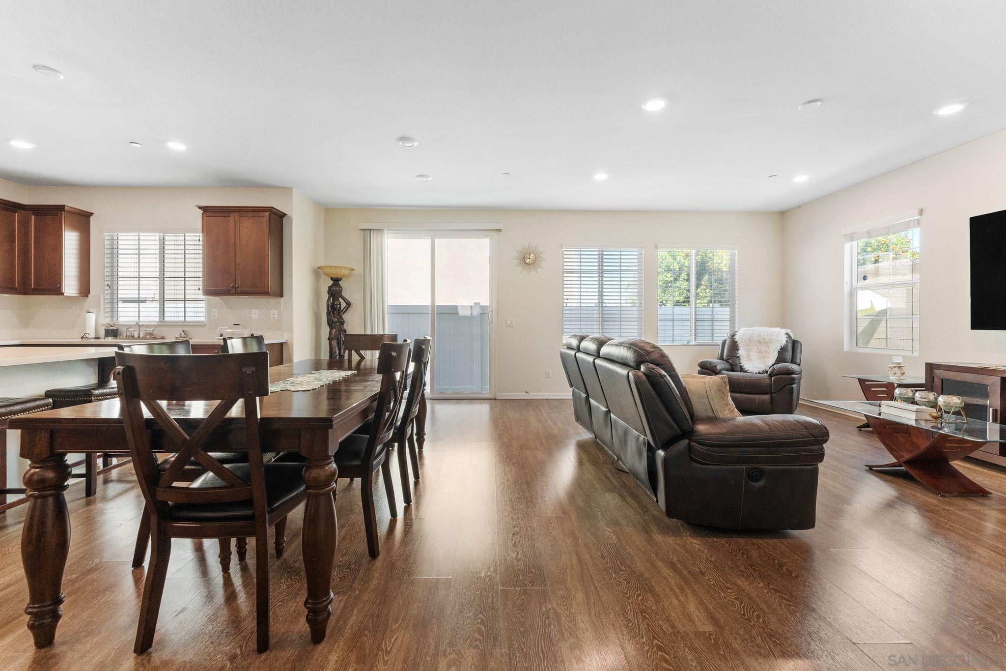 Detail Gallery Image 11 of 40 For 1287  White Oak Court, El Cajon,  CA 92020 - 4 Beds | 2/1 Baths