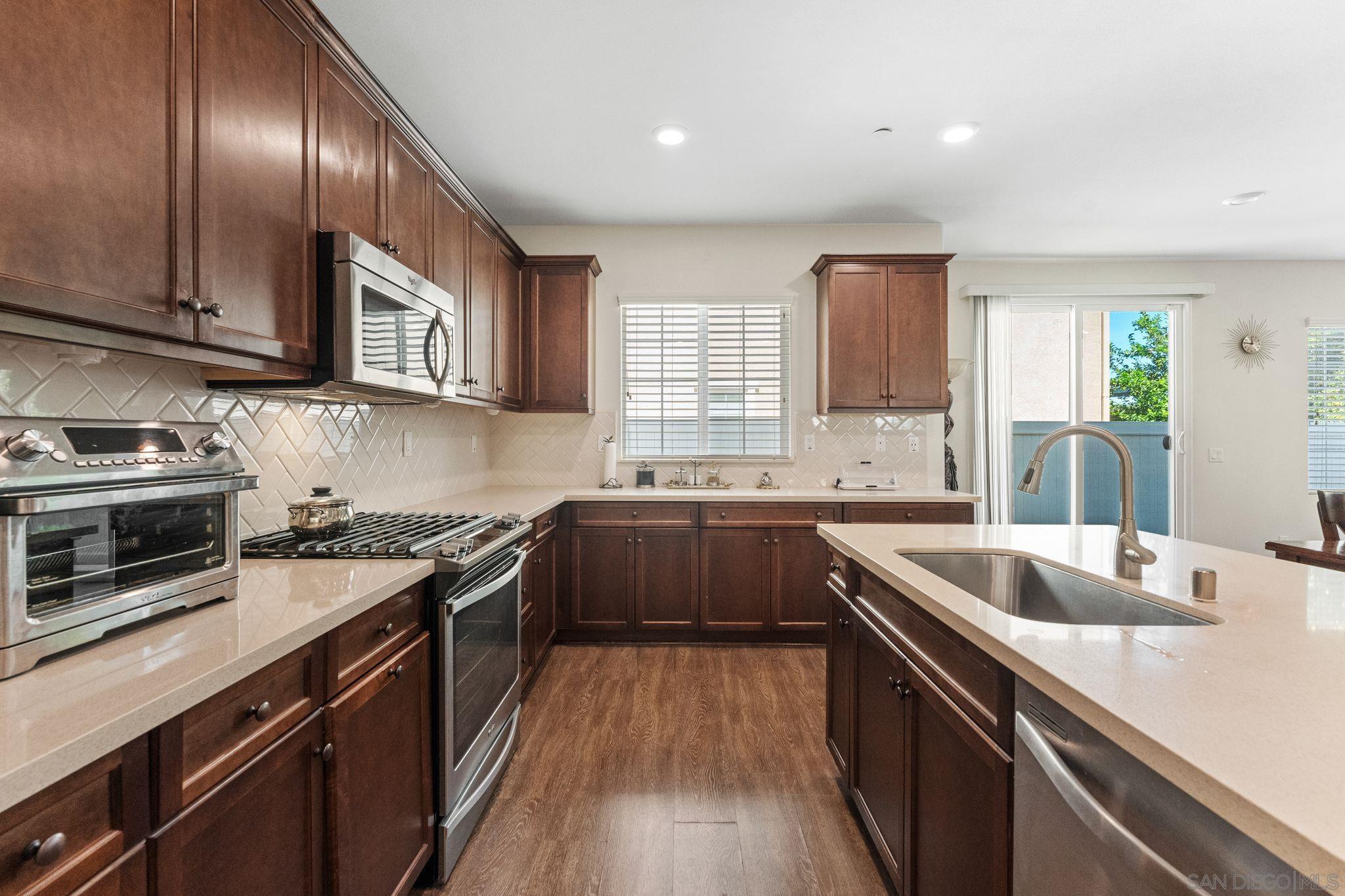 Detail Gallery Image 12 of 40 For 1287  White Oak Court, El Cajon,  CA 92020 - 4 Beds | 2/1 Baths