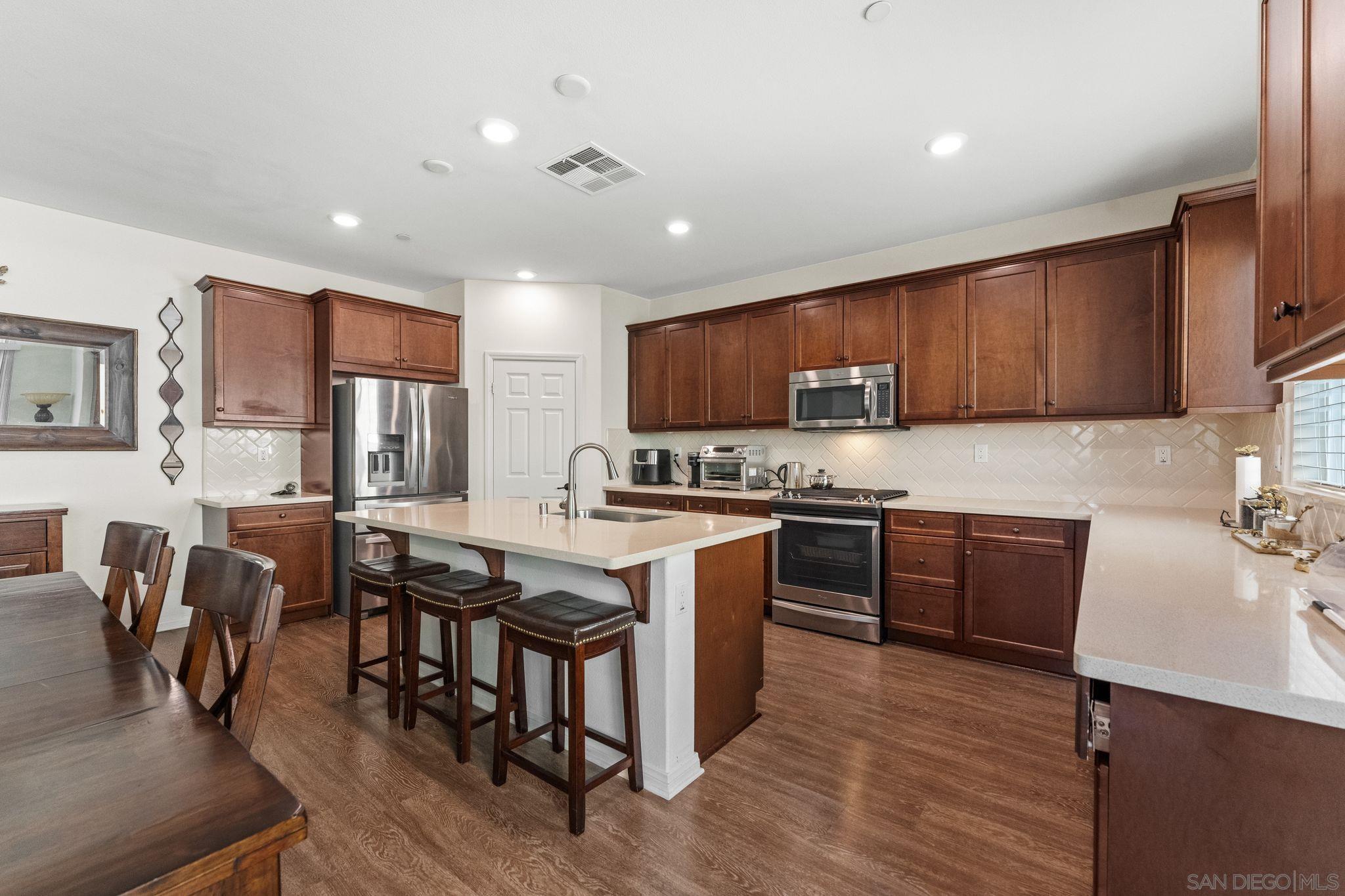 Detail Gallery Image 13 of 40 For 1287  White Oak Court, El Cajon,  CA 92020 - 4 Beds | 2/1 Baths