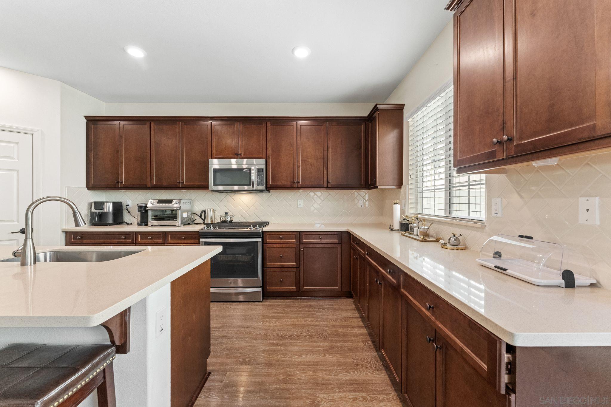 Detail Gallery Image 14 of 40 For 1287  White Oak Court, El Cajon,  CA 92020 - 4 Beds | 2/1 Baths