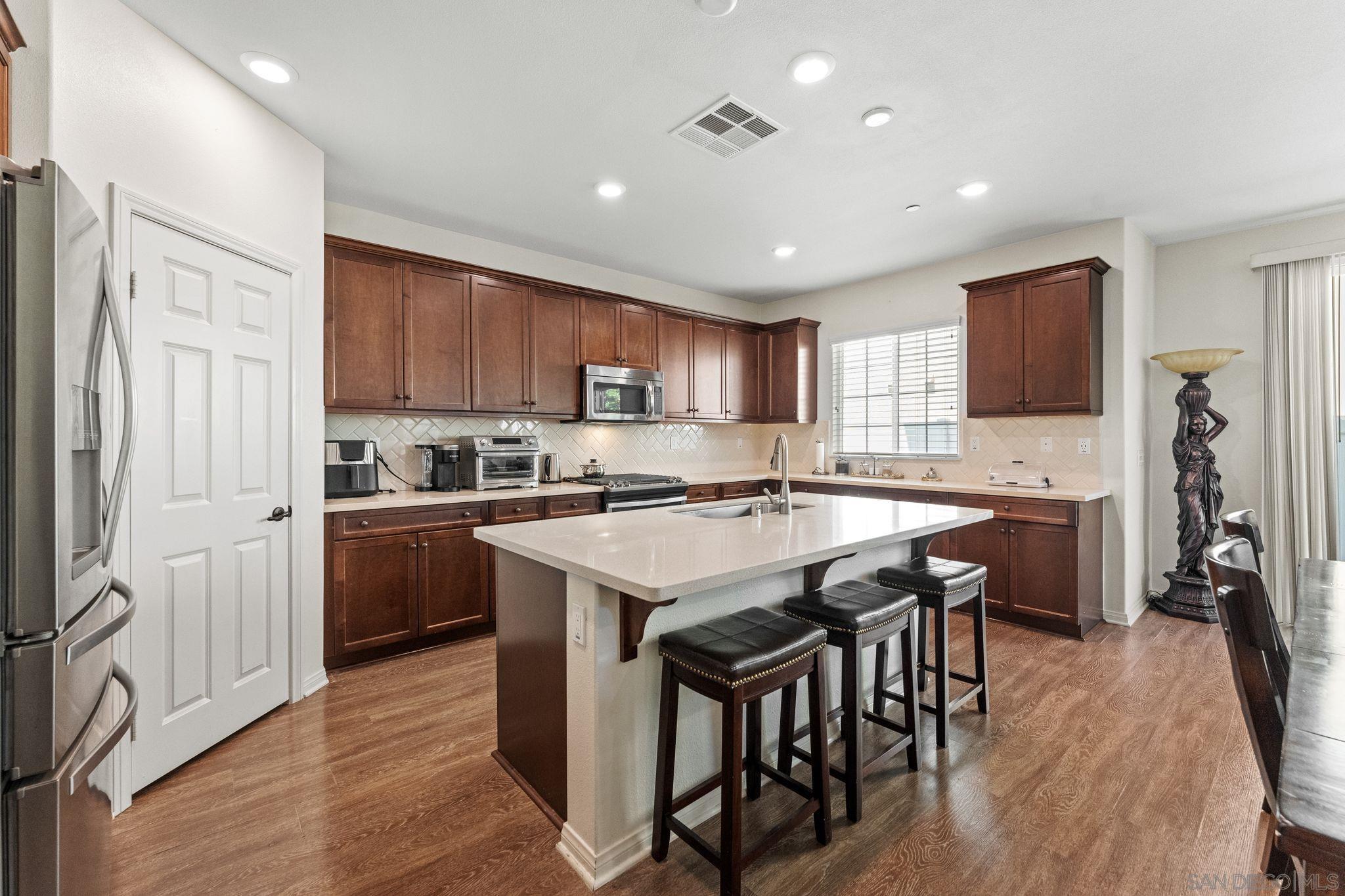 Detail Gallery Image 15 of 40 For 1287  White Oak Court, El Cajon,  CA 92020 - 4 Beds | 2/1 Baths