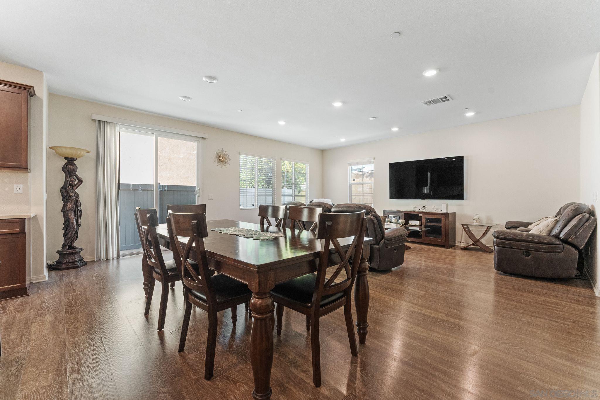 Detail Gallery Image 16 of 40 For 1287  White Oak Court, El Cajon,  CA 92020 - 4 Beds | 2/1 Baths