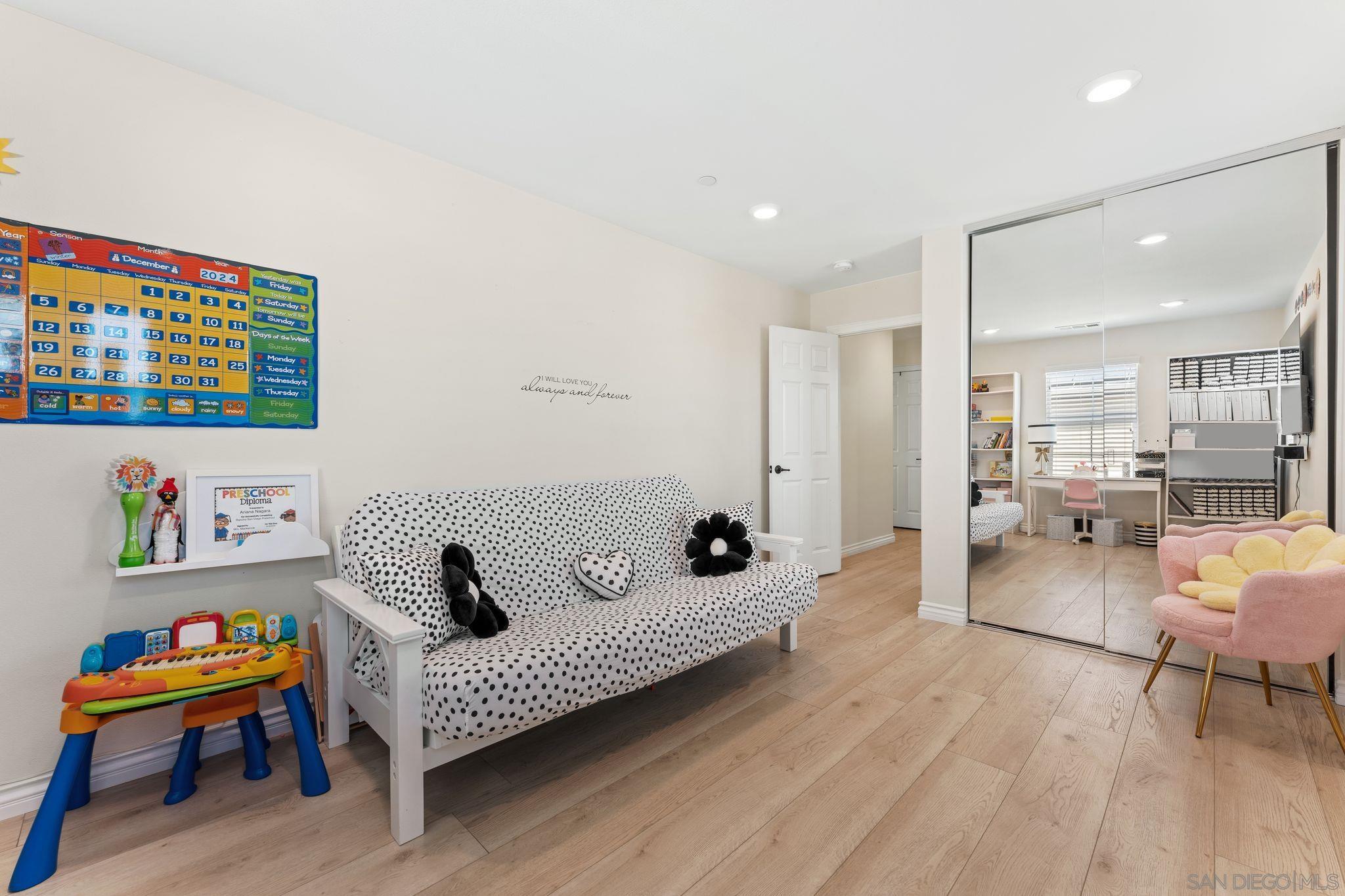 Detail Gallery Image 24 of 40 For 1287  White Oak Court, El Cajon,  CA 92020 - 4 Beds | 2/1 Baths