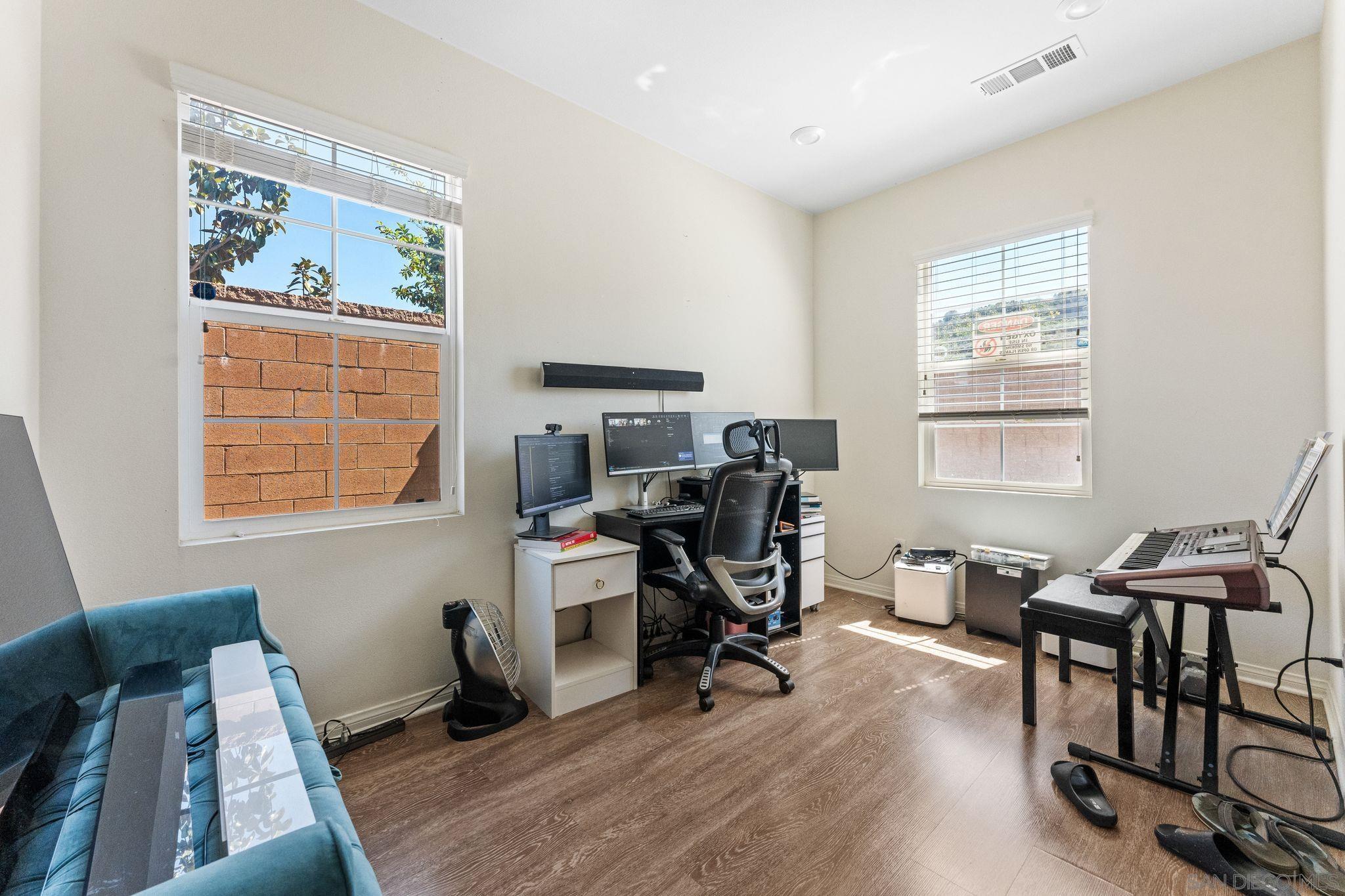 Detail Gallery Image 29 of 40 For 1287  White Oak Court, El Cajon,  CA 92020 - 4 Beds | 2/1 Baths