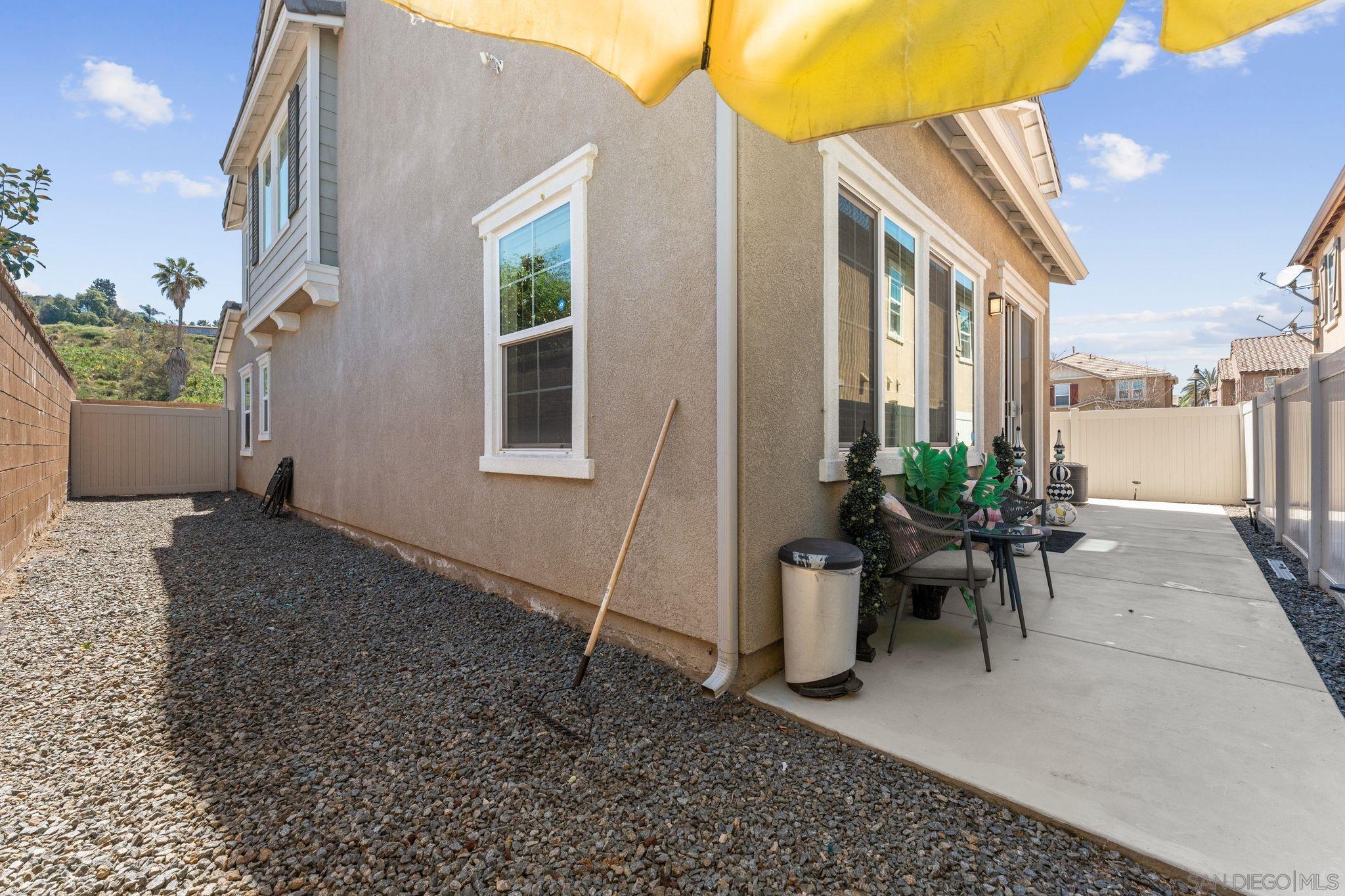 Detail Gallery Image 4 of 40 For 1287  White Oak Court, El Cajon,  CA 92020 - 4 Beds | 2/1 Baths