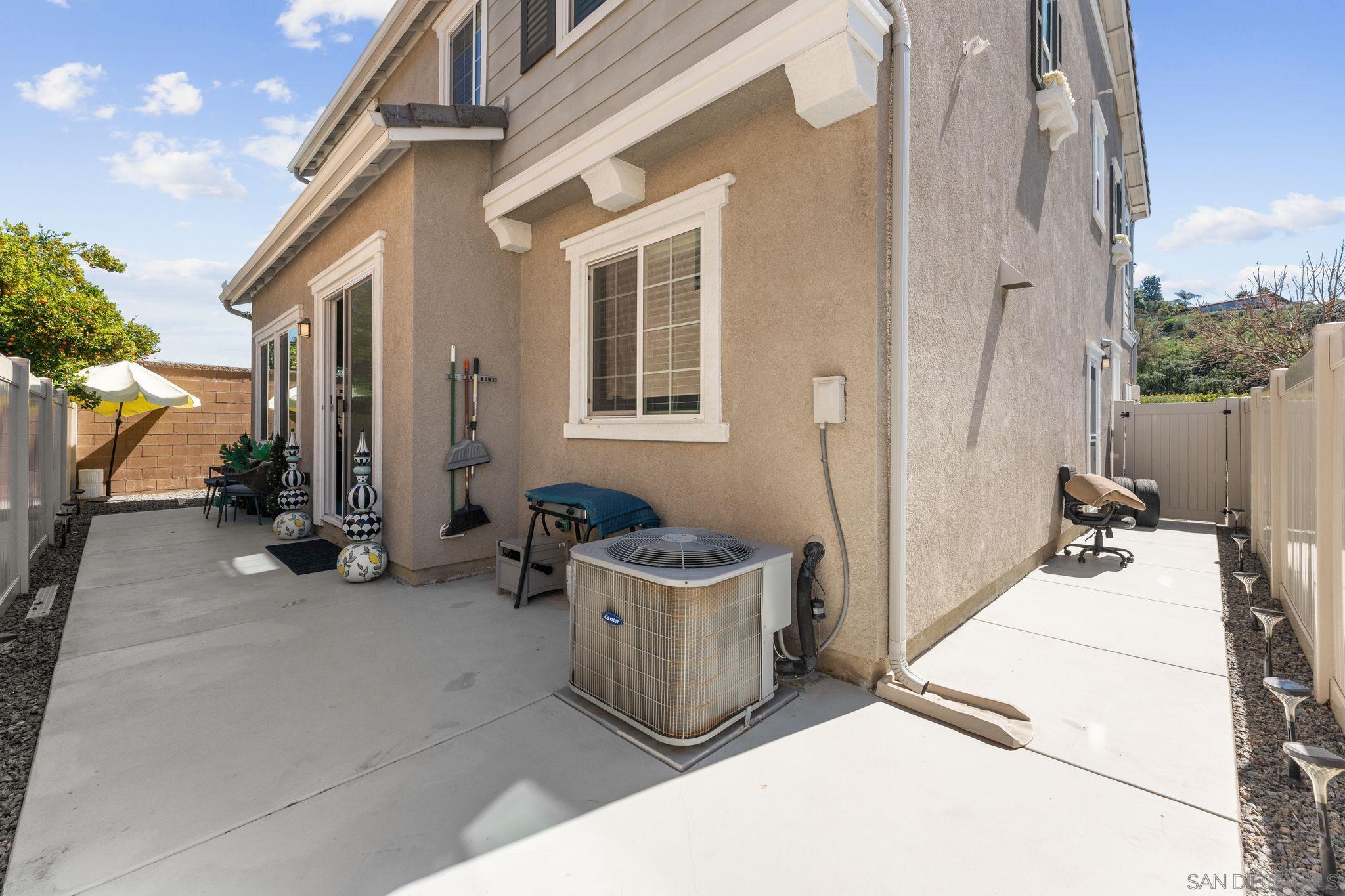 Detail Gallery Image 5 of 40 For 1287  White Oak Court, El Cajon,  CA 92020 - 4 Beds | 2/1 Baths