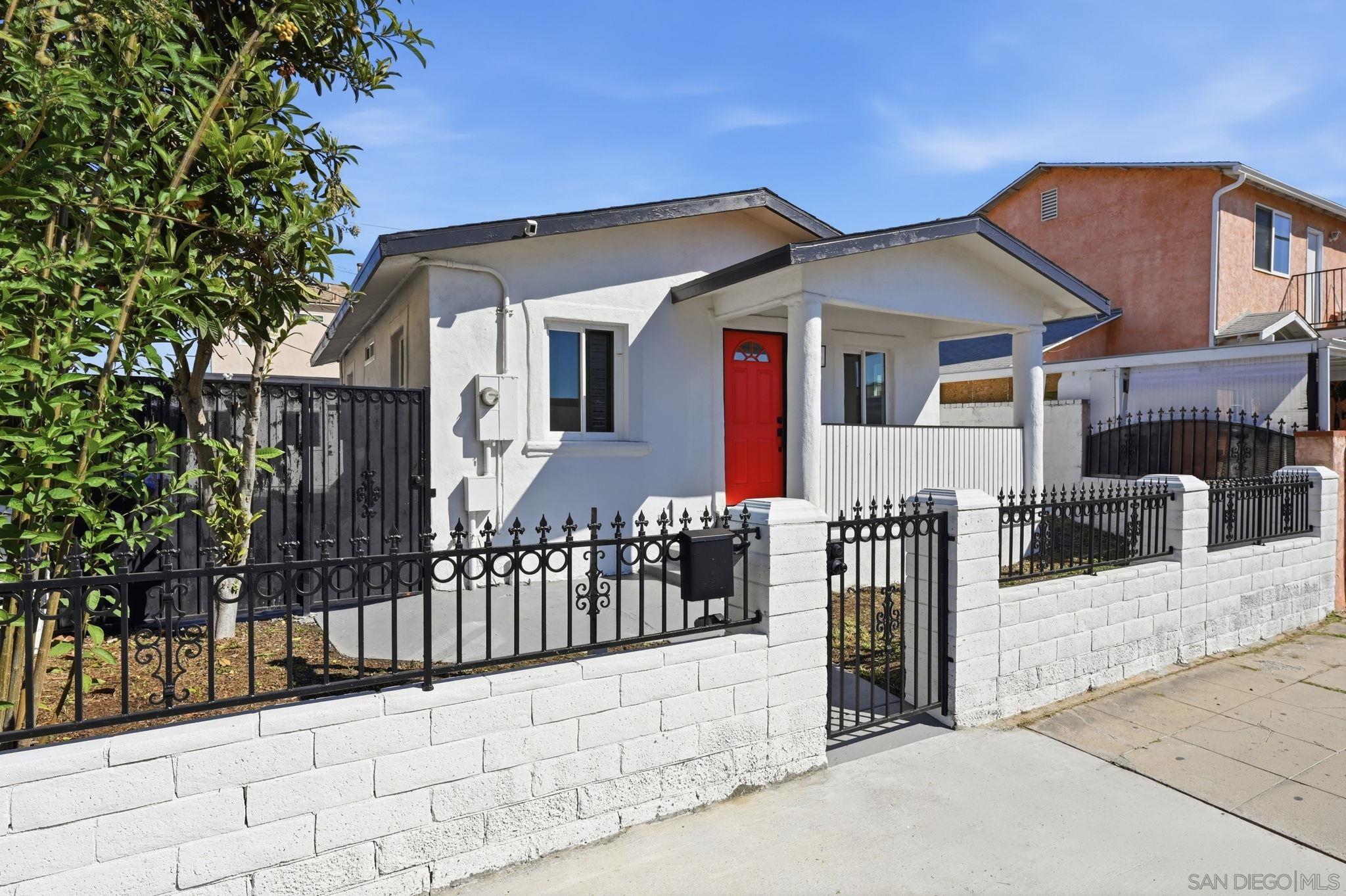 Detail Gallery Image 3 of 37 For 4376  Myrtle Ave, San Diego,  CA 92105 - 3 Beds | 2 Baths