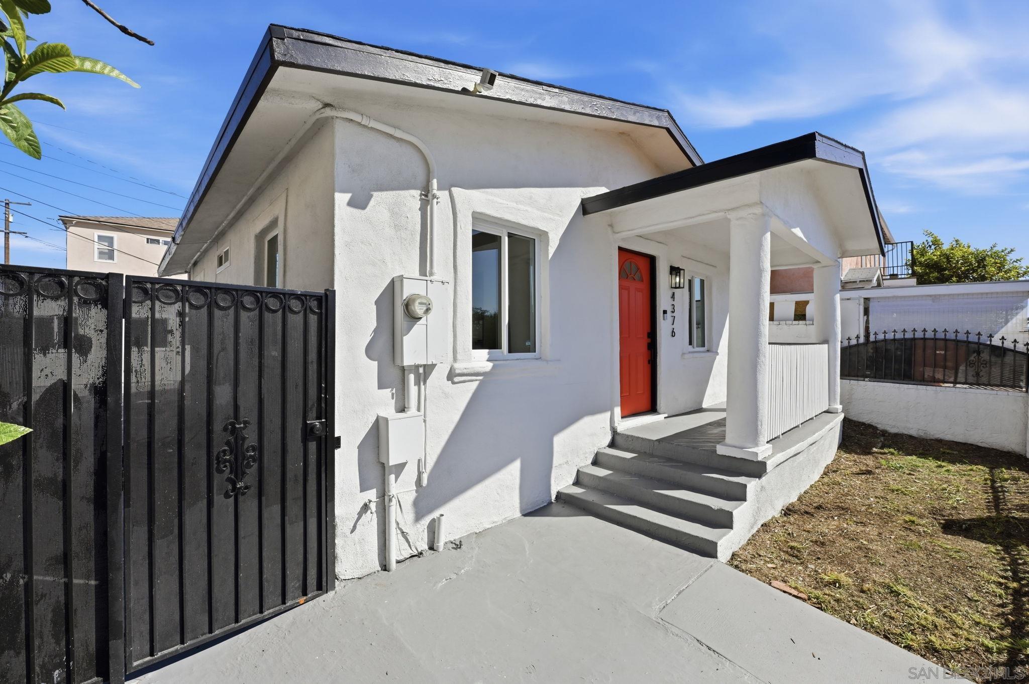 Detail Gallery Image 4 of 37 For 4376  Myrtle Ave, San Diego,  CA 92105 - 3 Beds | 2 Baths