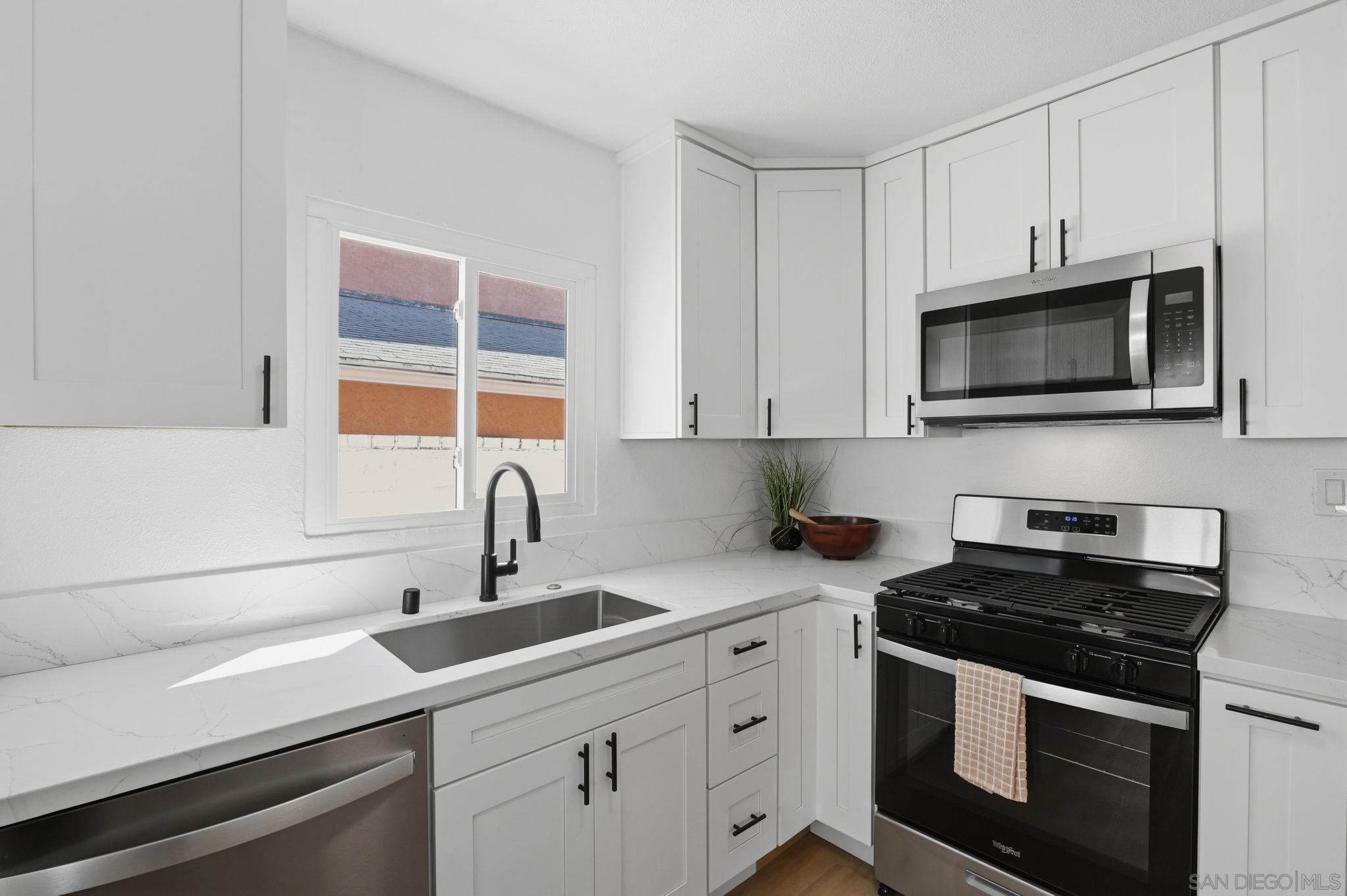 Detail Gallery Image 9 of 37 For 4376  Myrtle Ave, San Diego,  CA 92105 - 3 Beds | 2 Baths