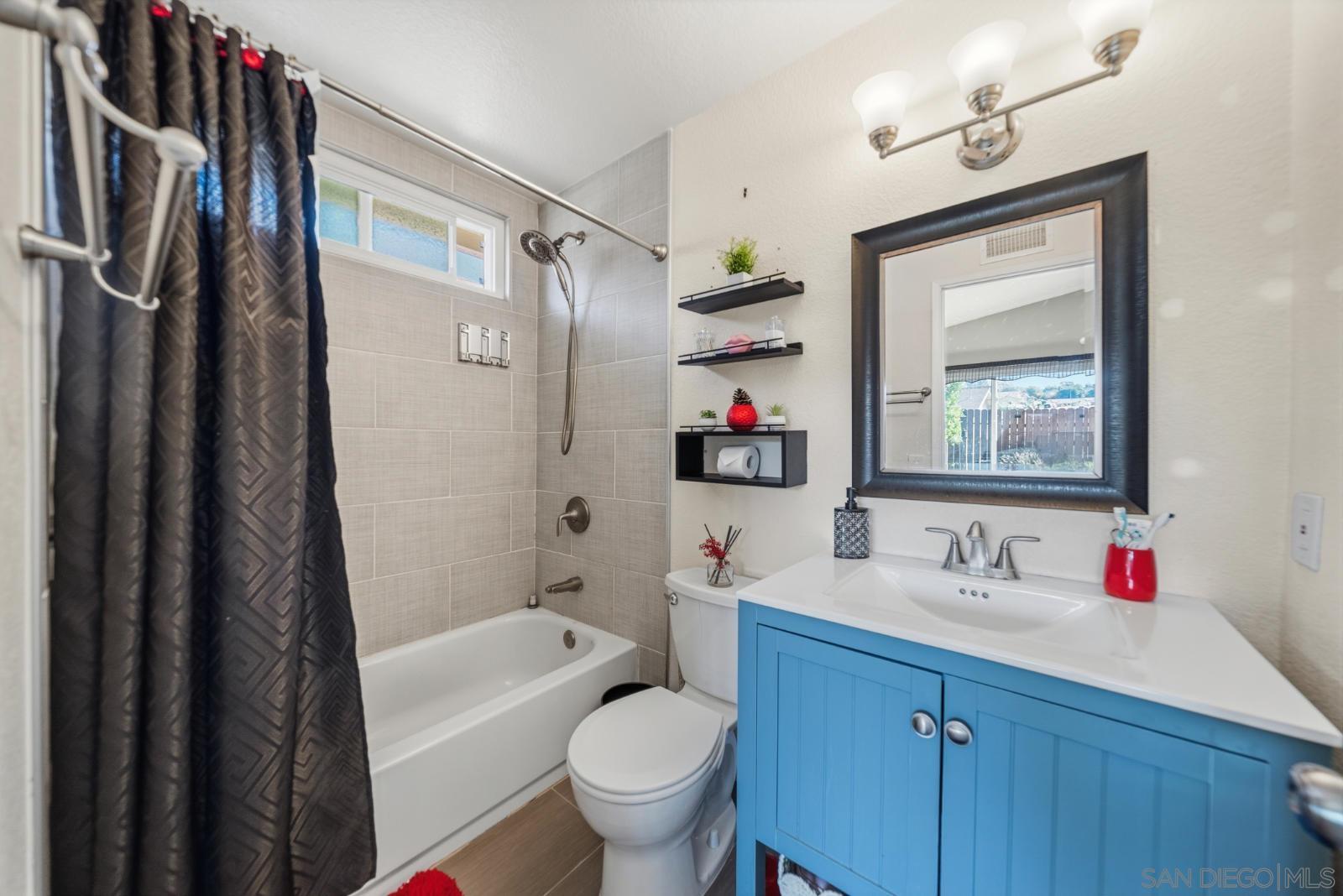 Detail Gallery Image 15 of 29 For 7454  Gayneswood, San Diego,  CA 92139 - 3 Beds | 2 Baths