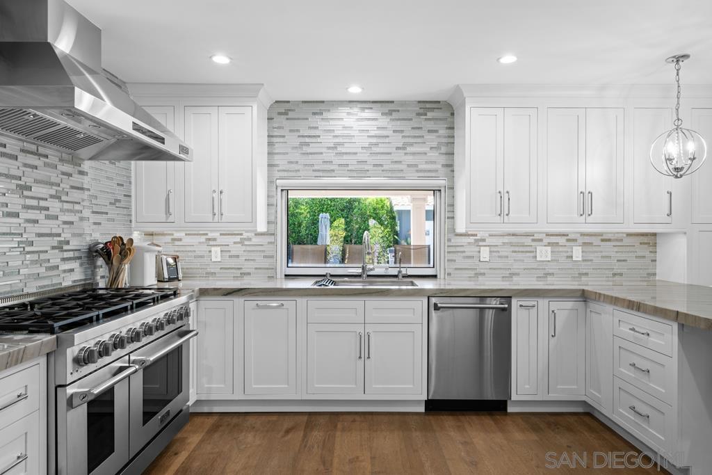 Detail Gallery Image 13 of 37 For 1622 W Oak, Burbank,  CA 91506 - 5 Beds | 3/1 Baths