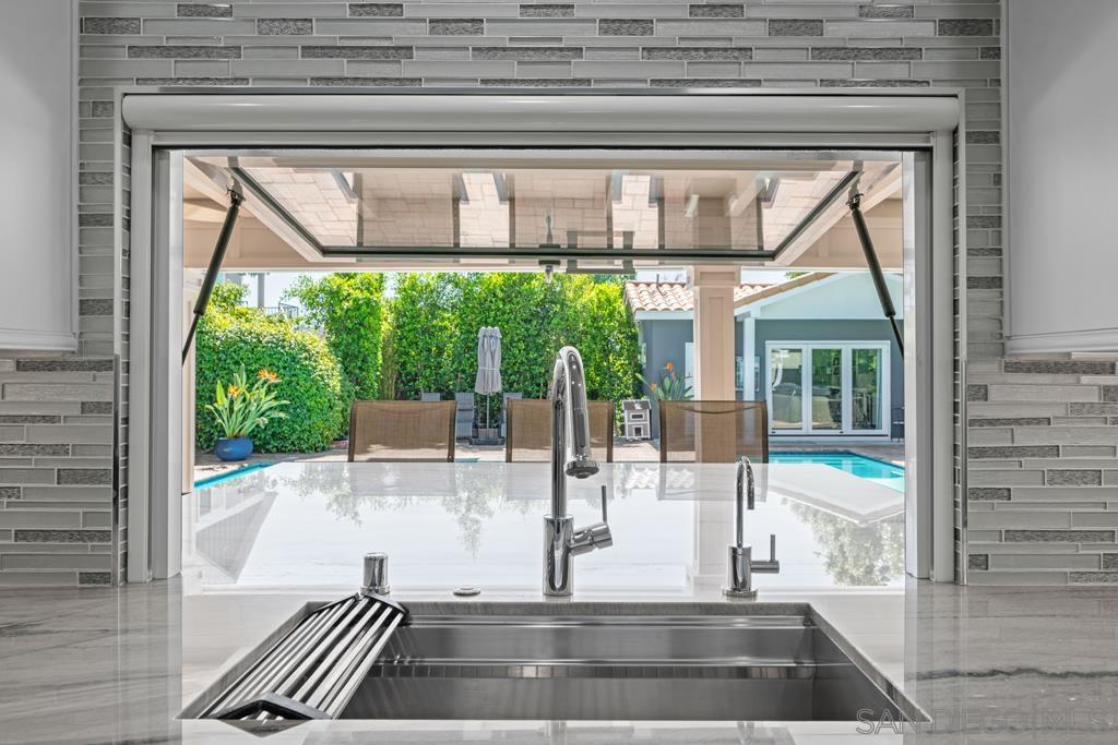 Detail Gallery Image 15 of 37 For 1622 W Oak, Burbank,  CA 91506 - 5 Beds | 3/1 Baths