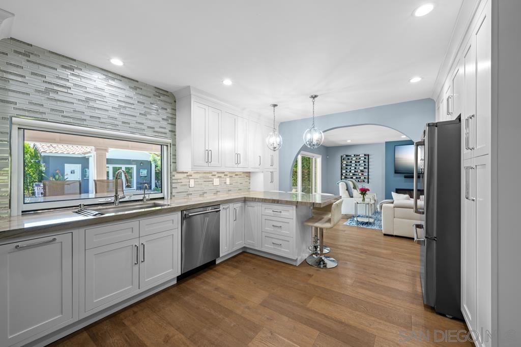 Detail Gallery Image 16 of 37 For 1622 W Oak, Burbank,  CA 91506 - 5 Beds | 3/1 Baths