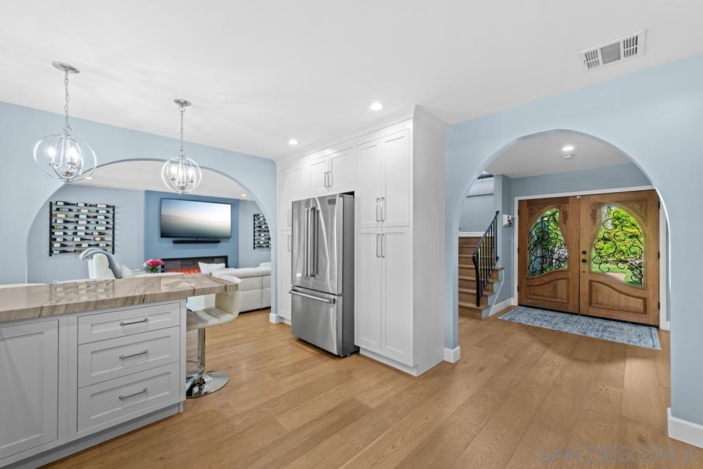 Detail Gallery Image 17 of 37 For 1622 W Oak, Burbank,  CA 91506 - 5 Beds | 3/1 Baths