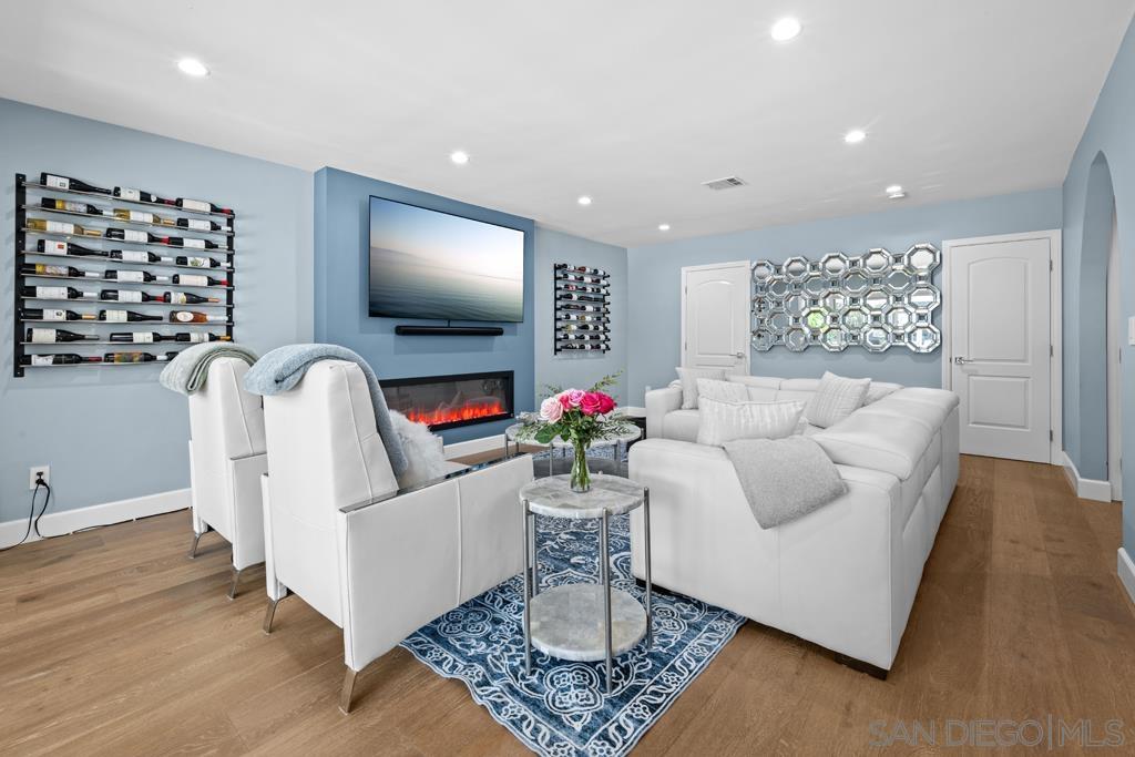 Detail Gallery Image 20 of 37 For 1622 W Oak, Burbank,  CA 91506 - 5 Beds | 3/1 Baths