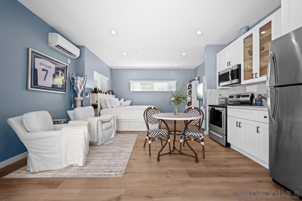 Detail Gallery Image 35 of 37 For 1622 W Oak, Burbank,  CA 91506 - 5 Beds | 3/1 Baths