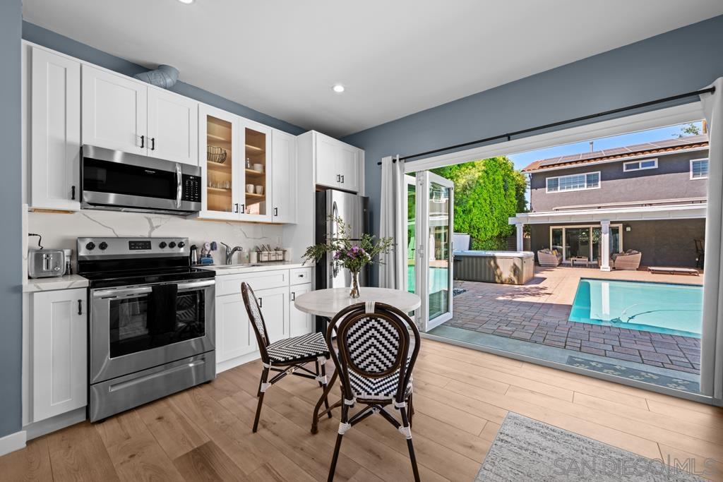 Detail Gallery Image 36 of 37 For 1622 W Oak, Burbank,  CA 91506 - 5 Beds | 3/1 Baths