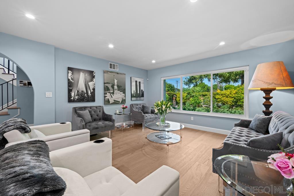 Detail Gallery Image 7 of 37 For 1622 W Oak, Burbank,  CA 91506 - 5 Beds | 3/1 Baths