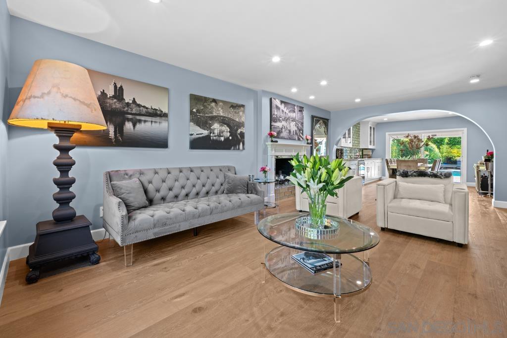 Detail Gallery Image 9 of 37 For 1622 W Oak, Burbank,  CA 91506 - 5 Beds | 3/1 Baths