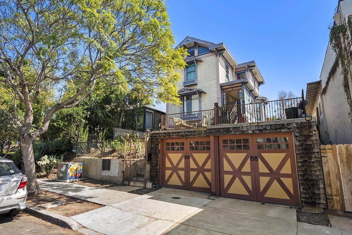 Detail Gallery Image 2 of 52 For 637  19th Street, San Diego,  CA 92102 - 4 Beds | 3/1 Baths