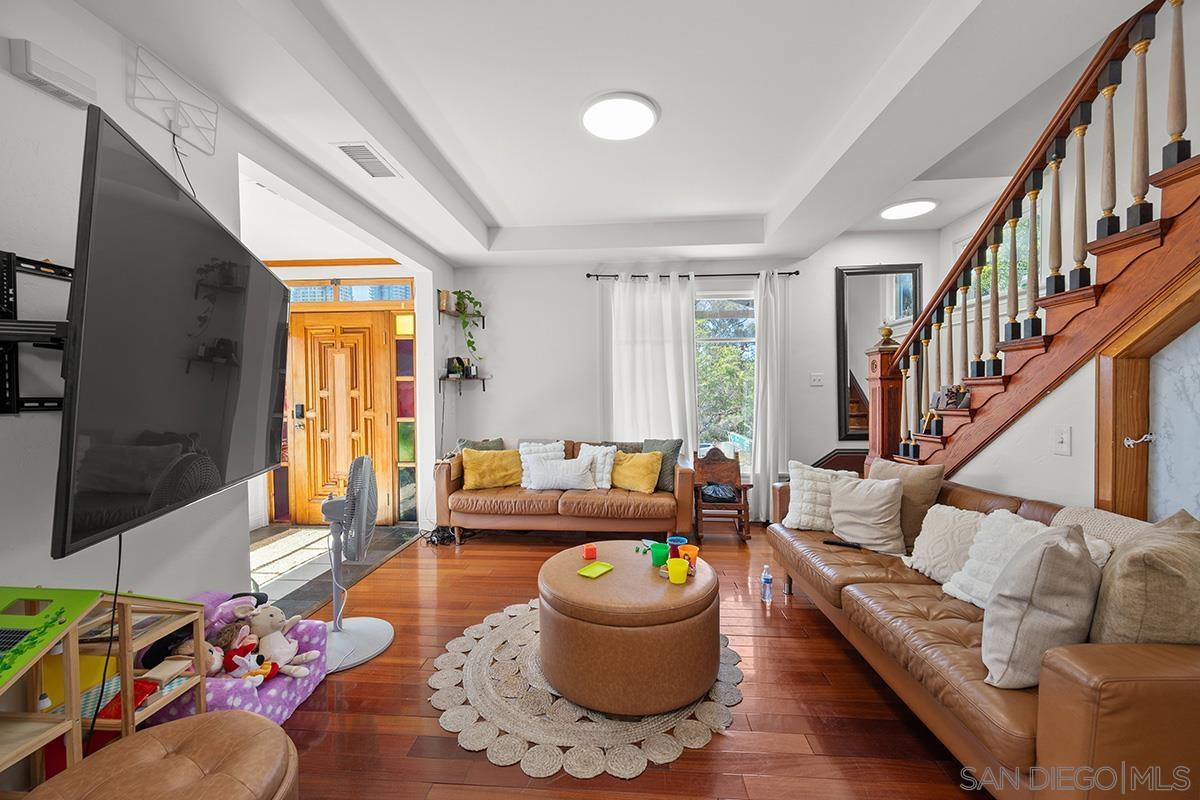 Detail Gallery Image 11 of 52 For 637  19th Street, San Diego,  CA 92102 - 4 Beds | 3/1 Baths