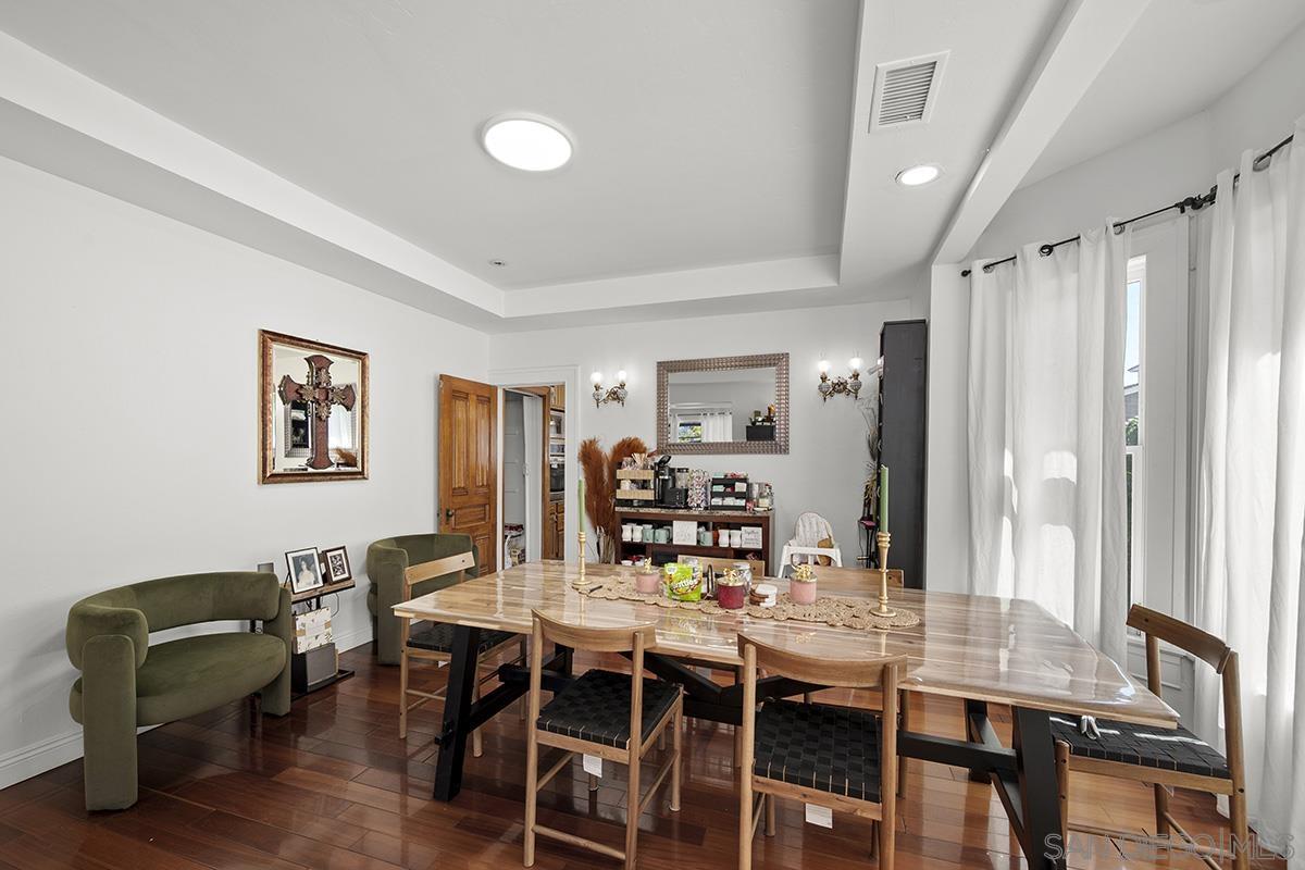 Detail Gallery Image 14 of 52 For 637  19th Street, San Diego,  CA 92102 - 4 Beds | 3/1 Baths