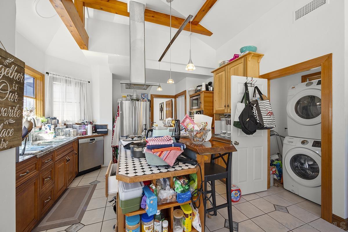 Detail Gallery Image 19 of 52 For 637  19th Street, San Diego,  CA 92102 - 4 Beds | 3/1 Baths