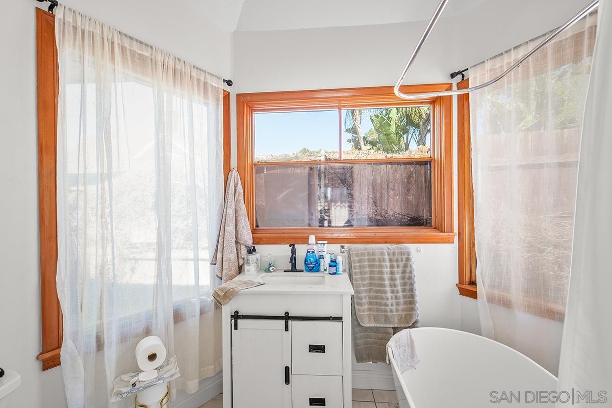 Detail Gallery Image 25 of 52 For 637  19th Street, San Diego,  CA 92102 - 4 Beds | 3/1 Baths