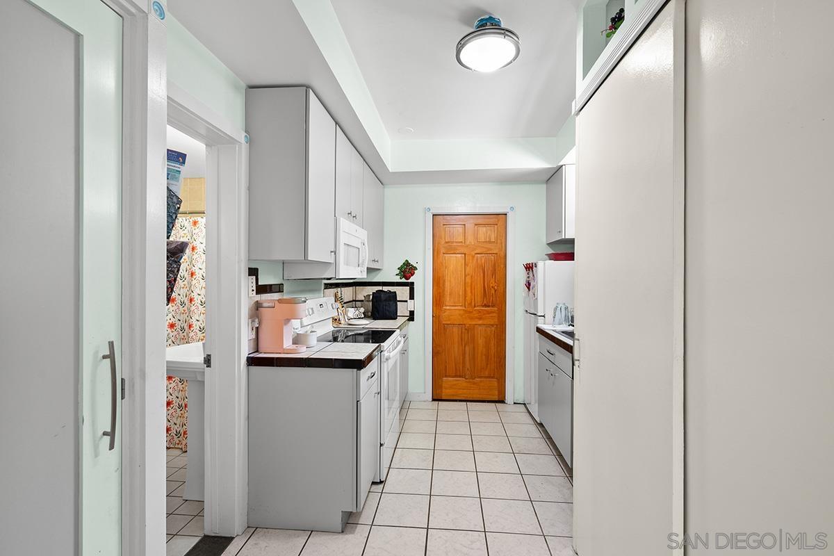 Detail Gallery Image 39 of 52 For 637  19th Street, San Diego,  CA 92102 - 4 Beds | 3/1 Baths