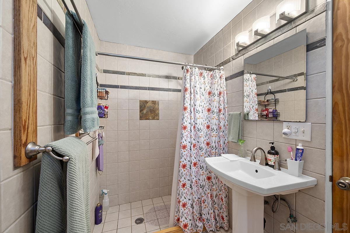 Detail Gallery Image 43 of 52 For 637  19th Street, San Diego,  CA 92102 - 4 Beds | 3/1 Baths