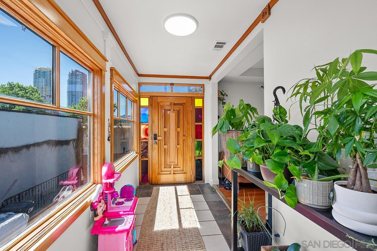 Detail Gallery Image 9 of 52 For 637  19th Street, San Diego,  CA 92102 - 4 Beds | 3/1 Baths