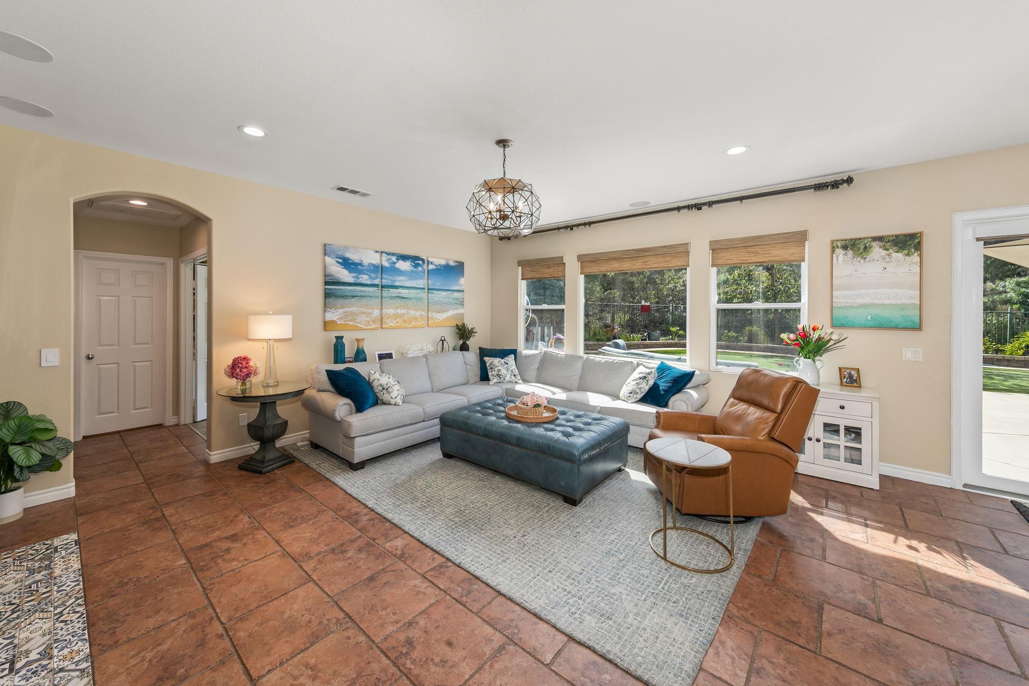 Detail Gallery Image 14 of 50 For 12820  Hideaway Ln, San Diego,  CA 92131 - 5 Beds | 3/1 Baths