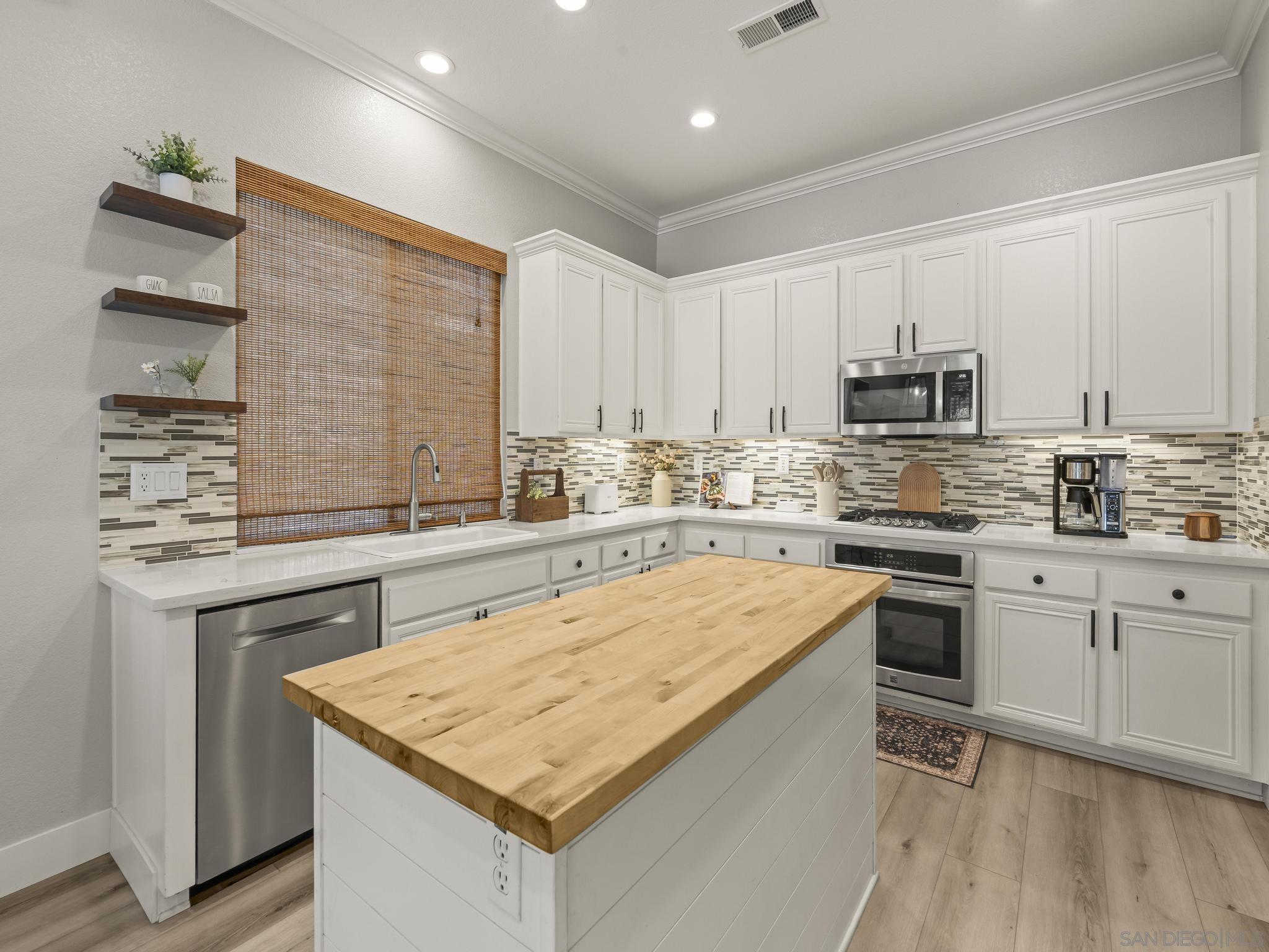 Detail Gallery Image 19 of 67 For 2034  Mount Langley, Chula Vista,  CA 91913 - 5 Beds | 3 Baths